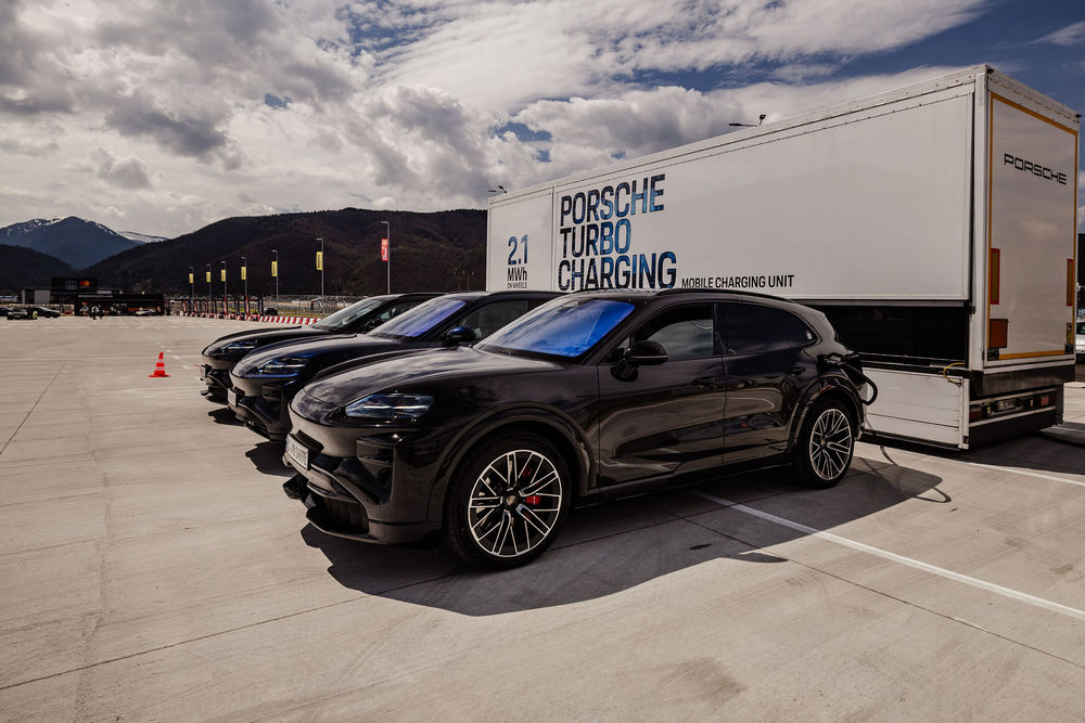 Караме електрическия Porsche Cayenne