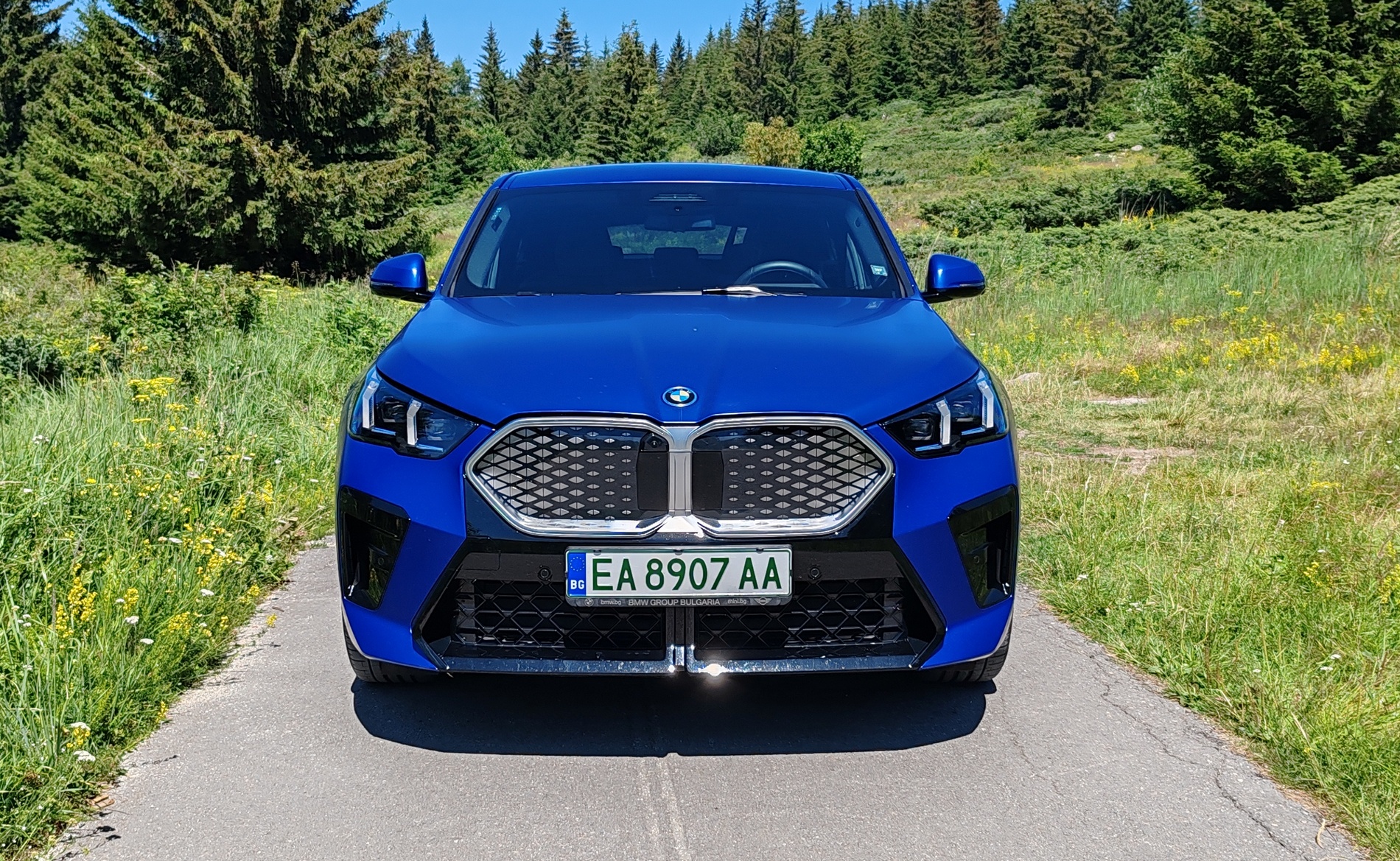 Караме електрическото BMW iX2