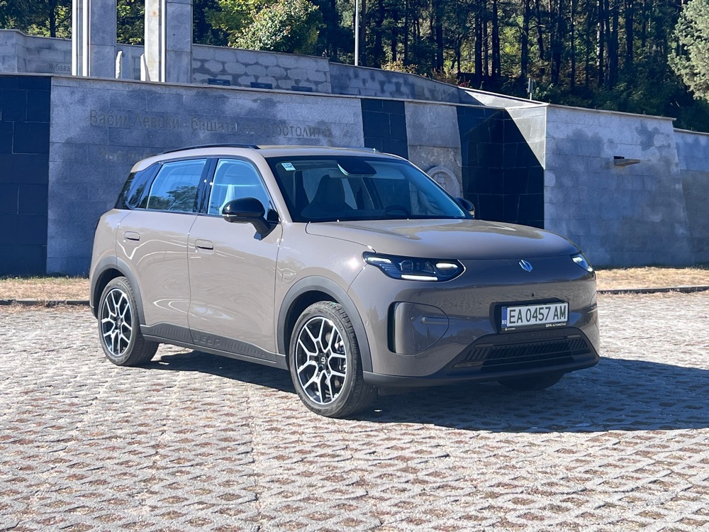 Караме електрическите Leapmotor B05 и B03X