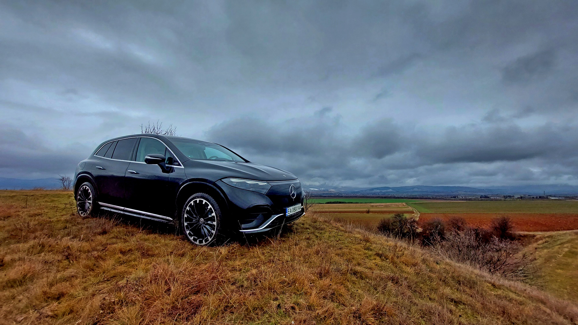 Караме електрическия Mercedes EQS SUV