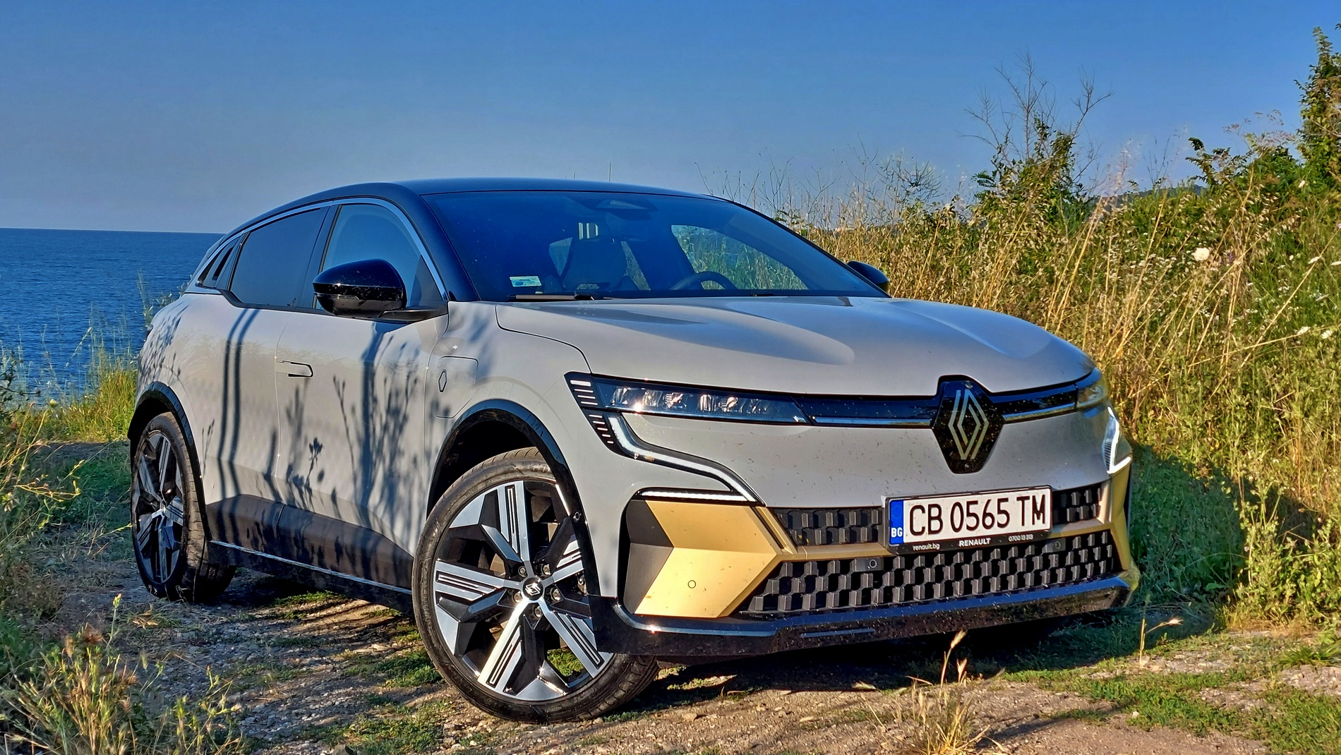 Как се държи електрическият Renault Megane на дълъг път