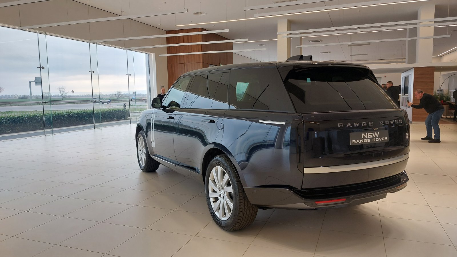 Range Rover SV с премиера в България