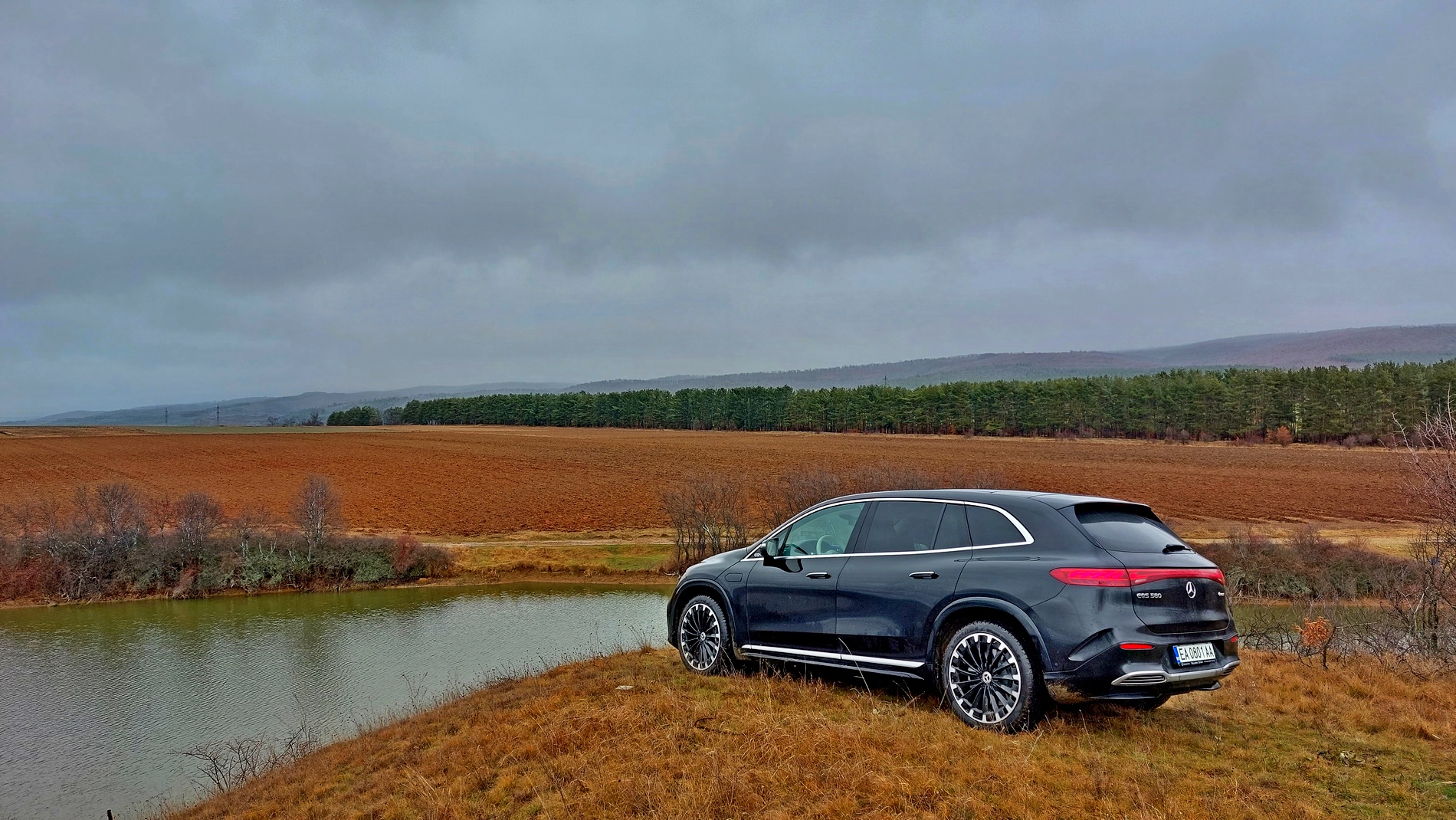 Караме електрическия Mercedes EQS SUV
