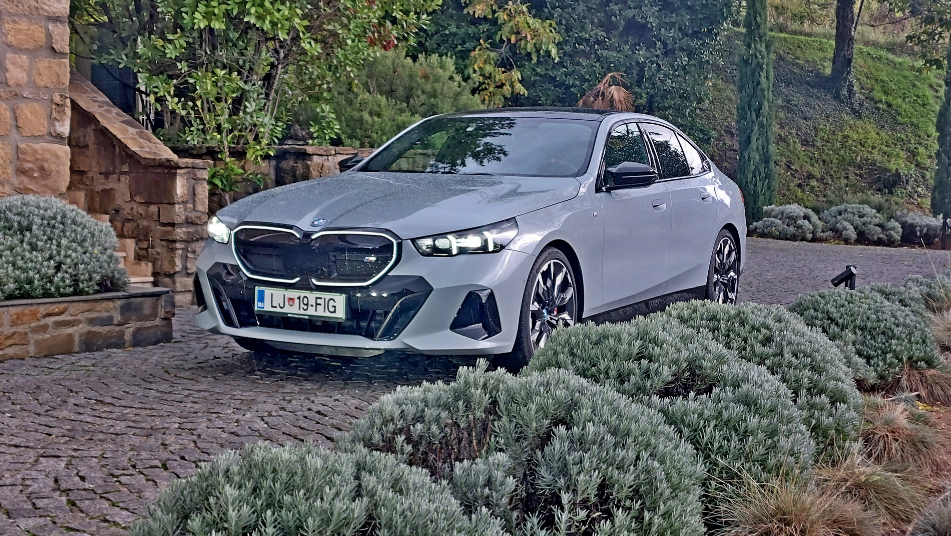 Караме новото поколение BMW Серия 5