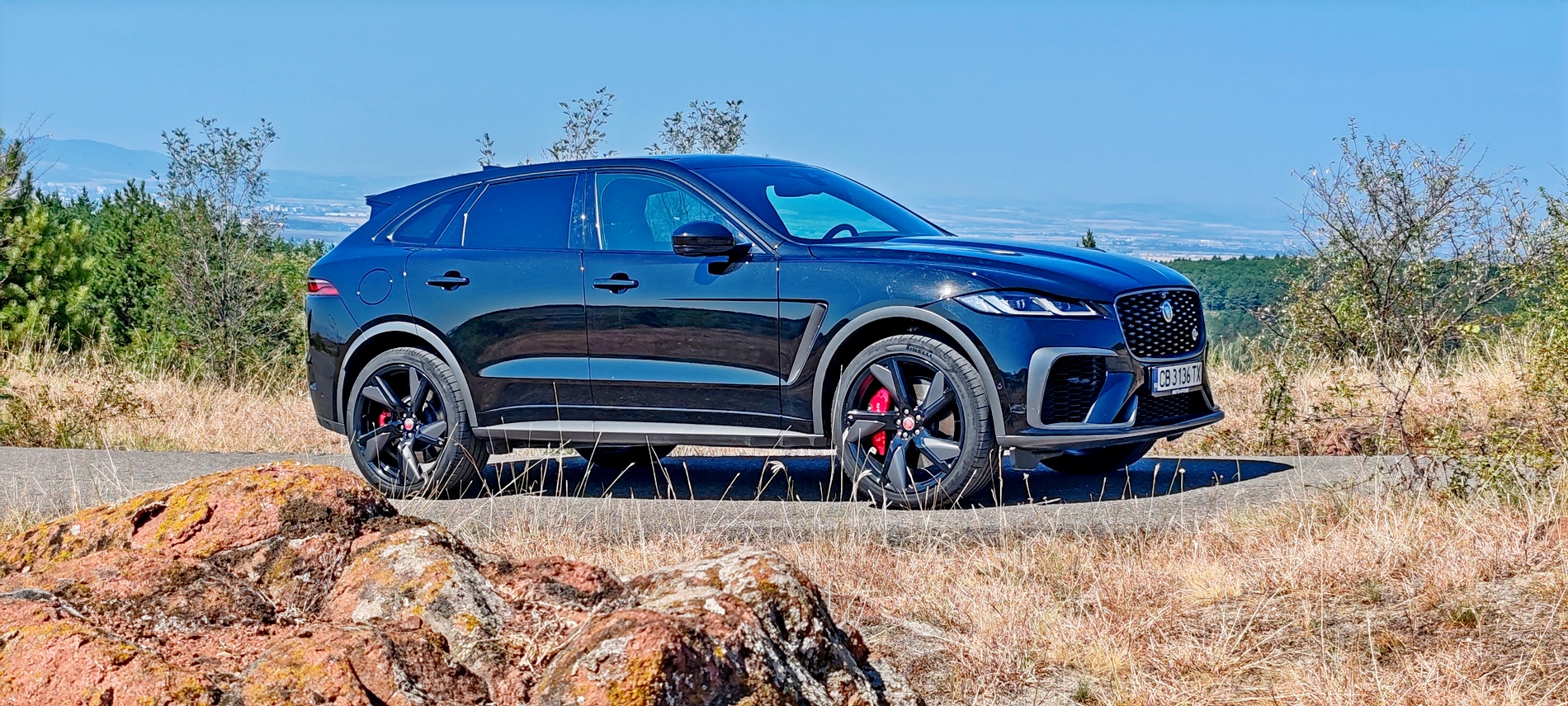 Караме топ версията Jaguar F-Pace SVR