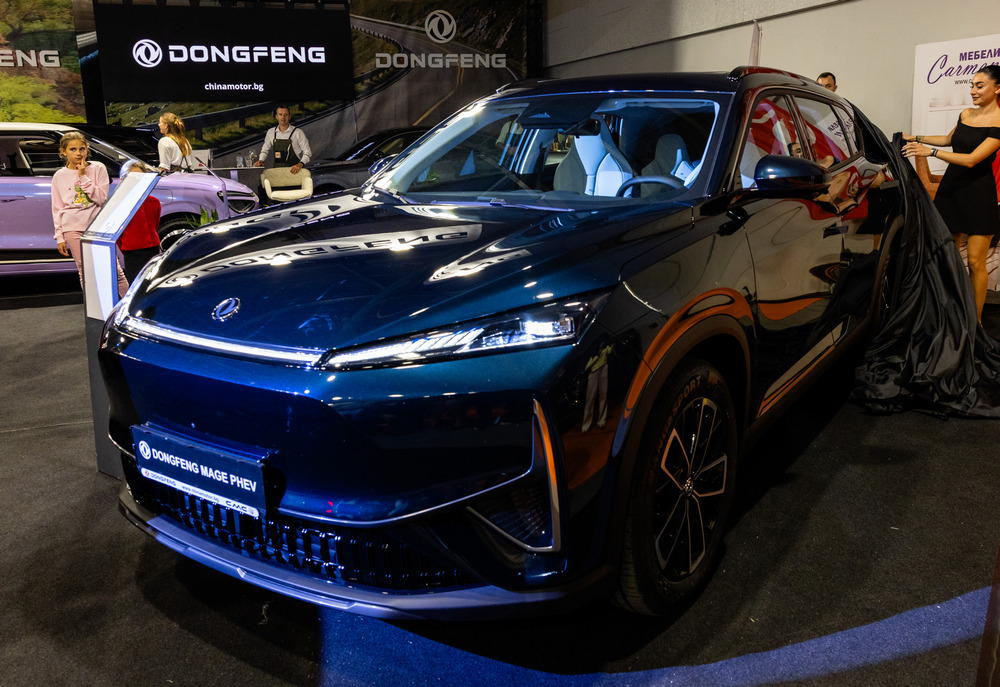 Две премиери за Dongfeng