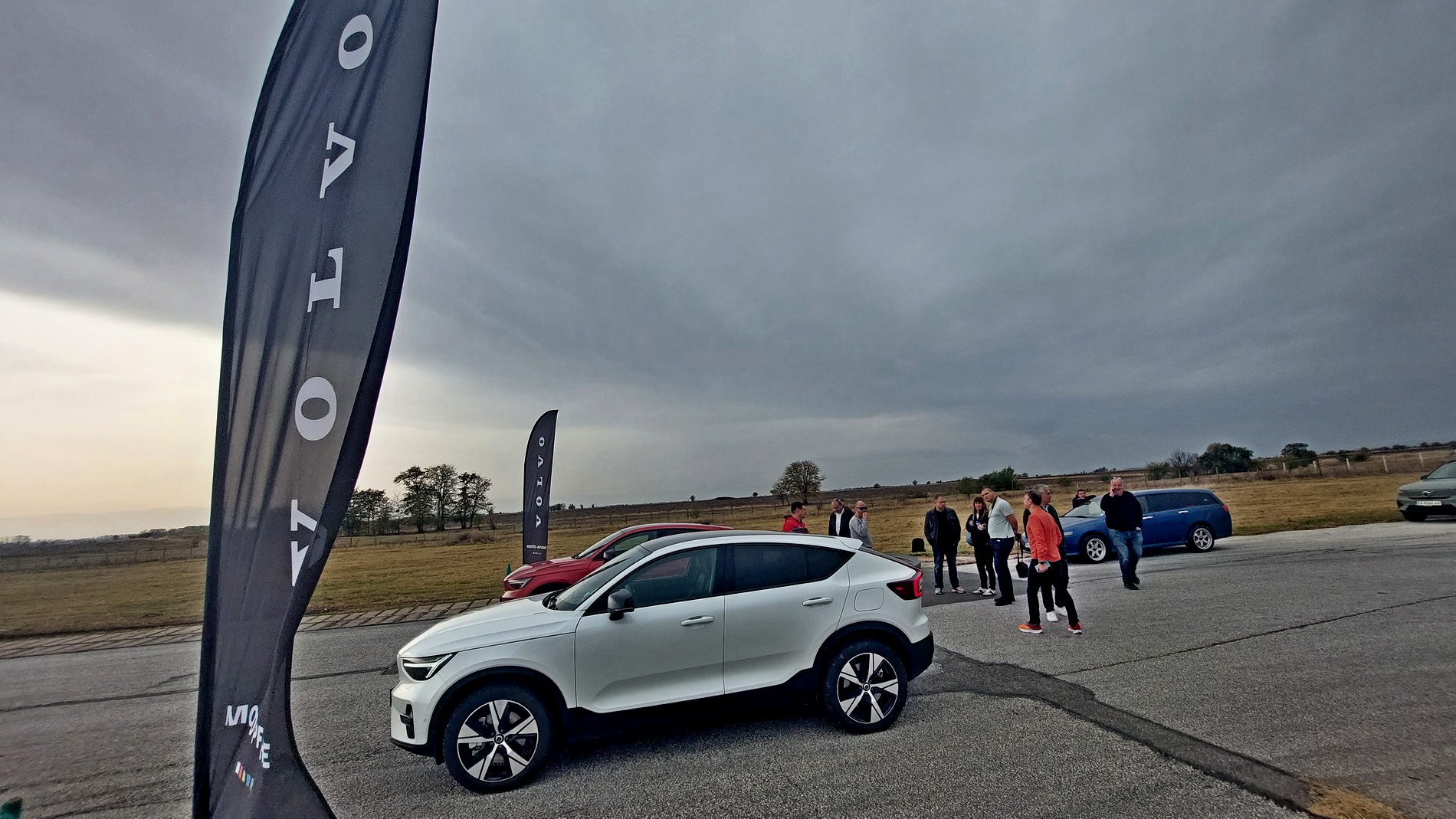 Караме фейслифта на Volvo C40 Rechage на драг