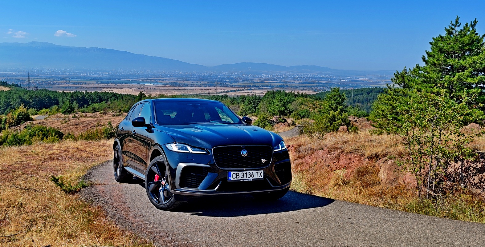 Караме топ версията Jaguar F-Pace SVR