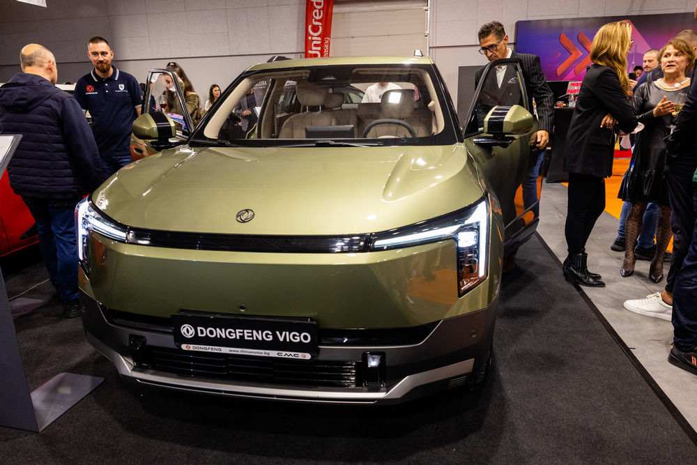 Две премиери за Dongfeng