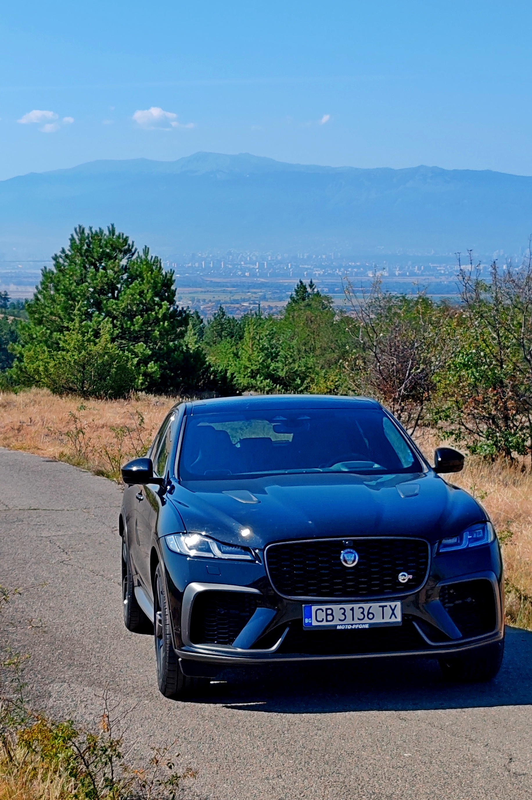 Караме топ версията Jaguar F-Pace SVR