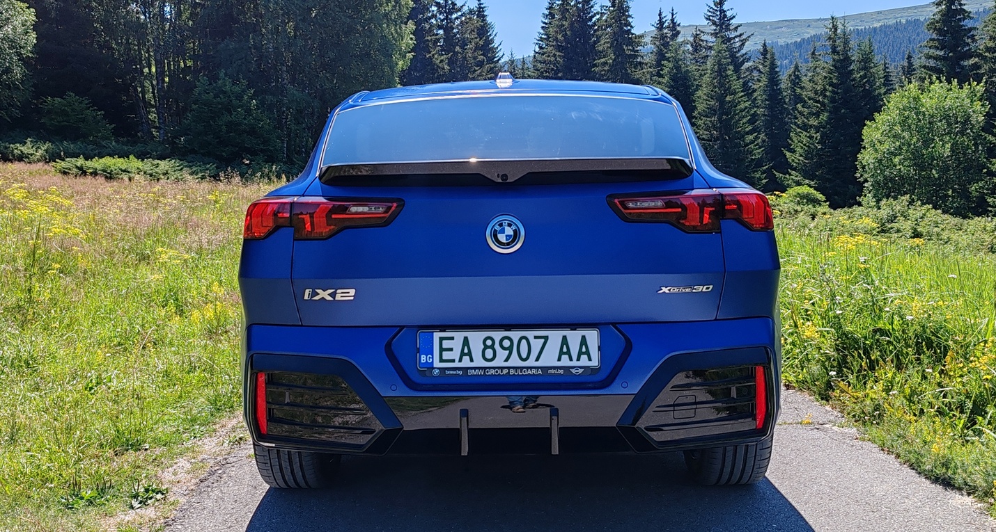 Караме електрическото BMW iX2