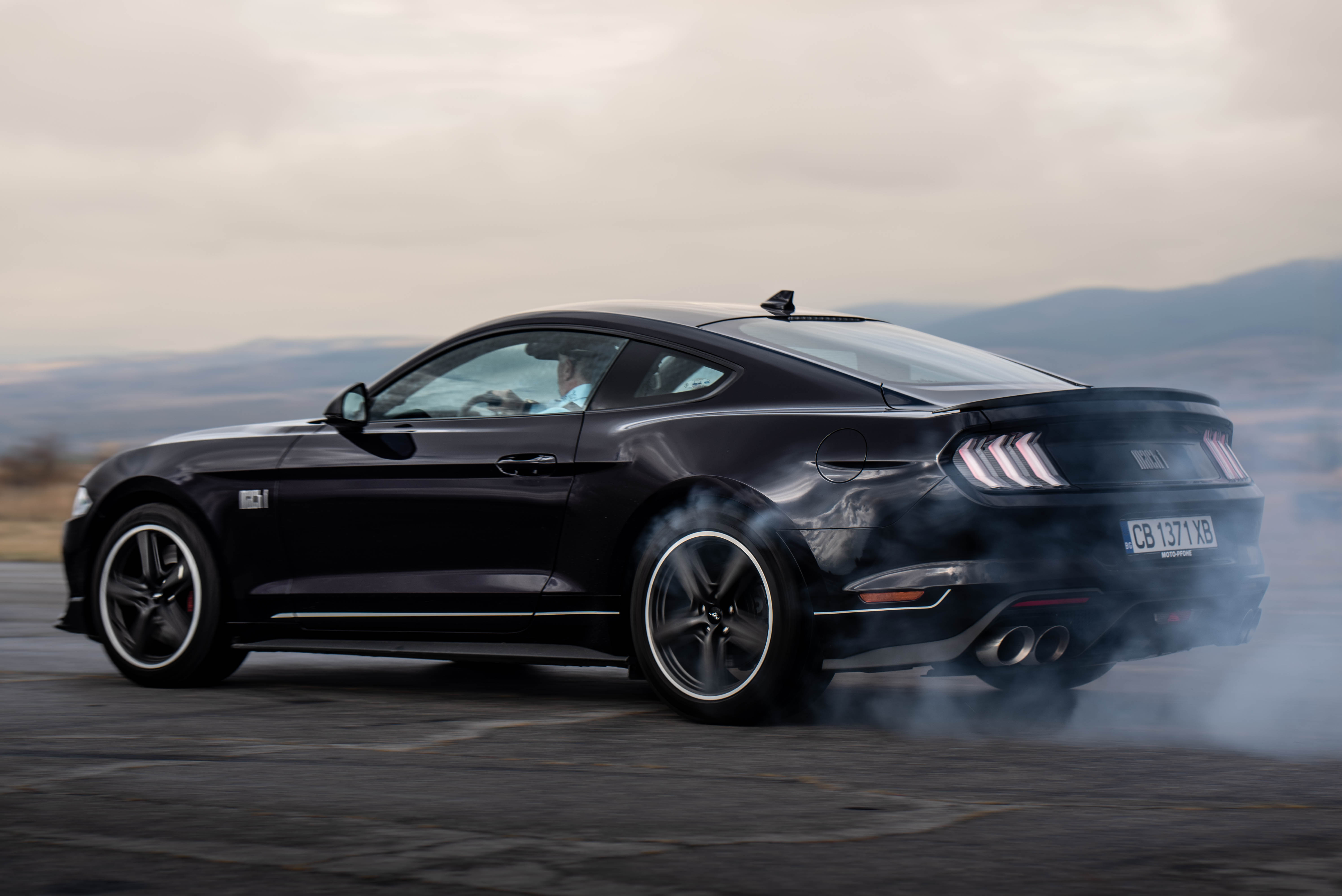 Ford Mustang Mach Е показа по-емоционално ускорение от Mustang Mach 1 с V8