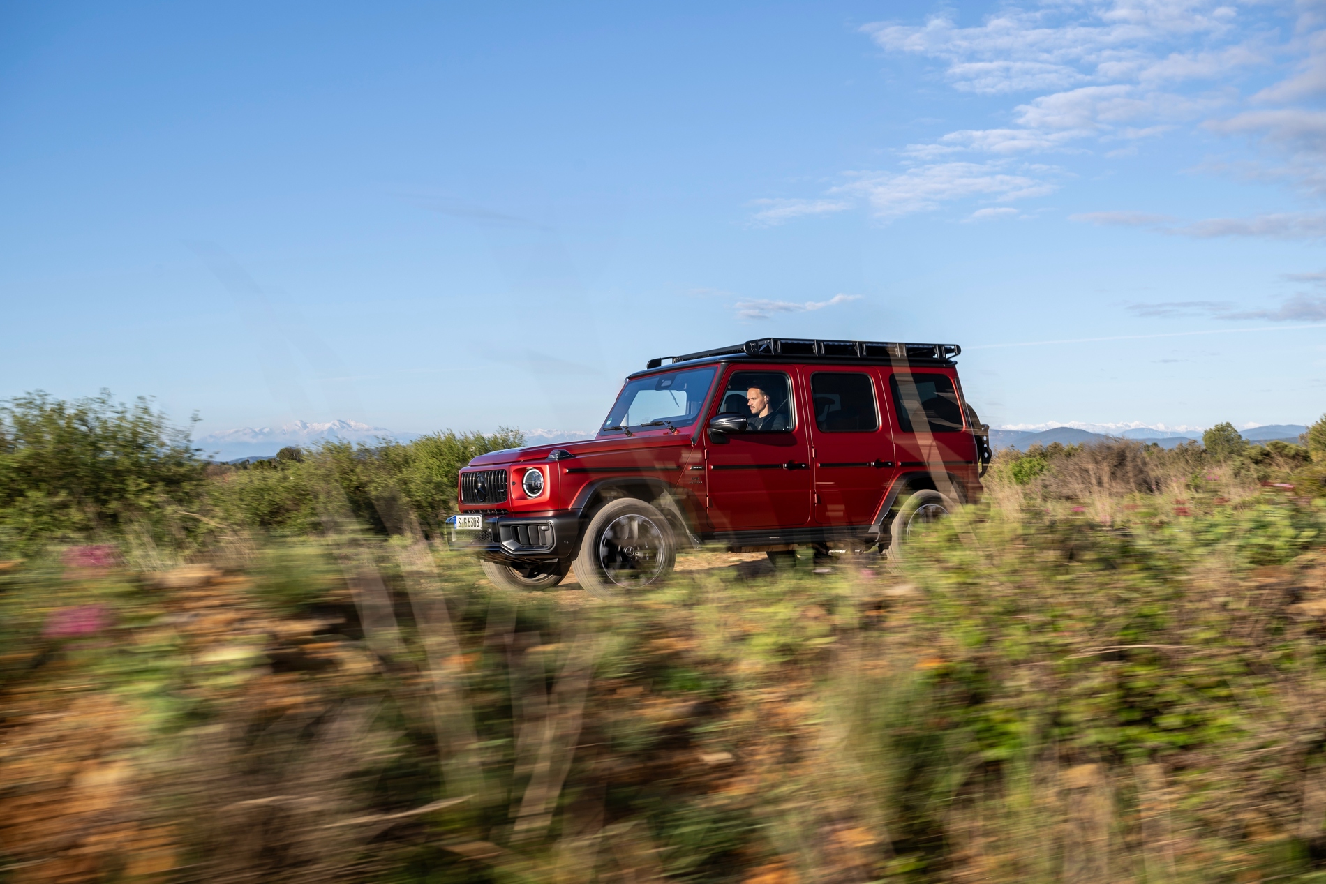 Караме обновената Mercedes G-класа