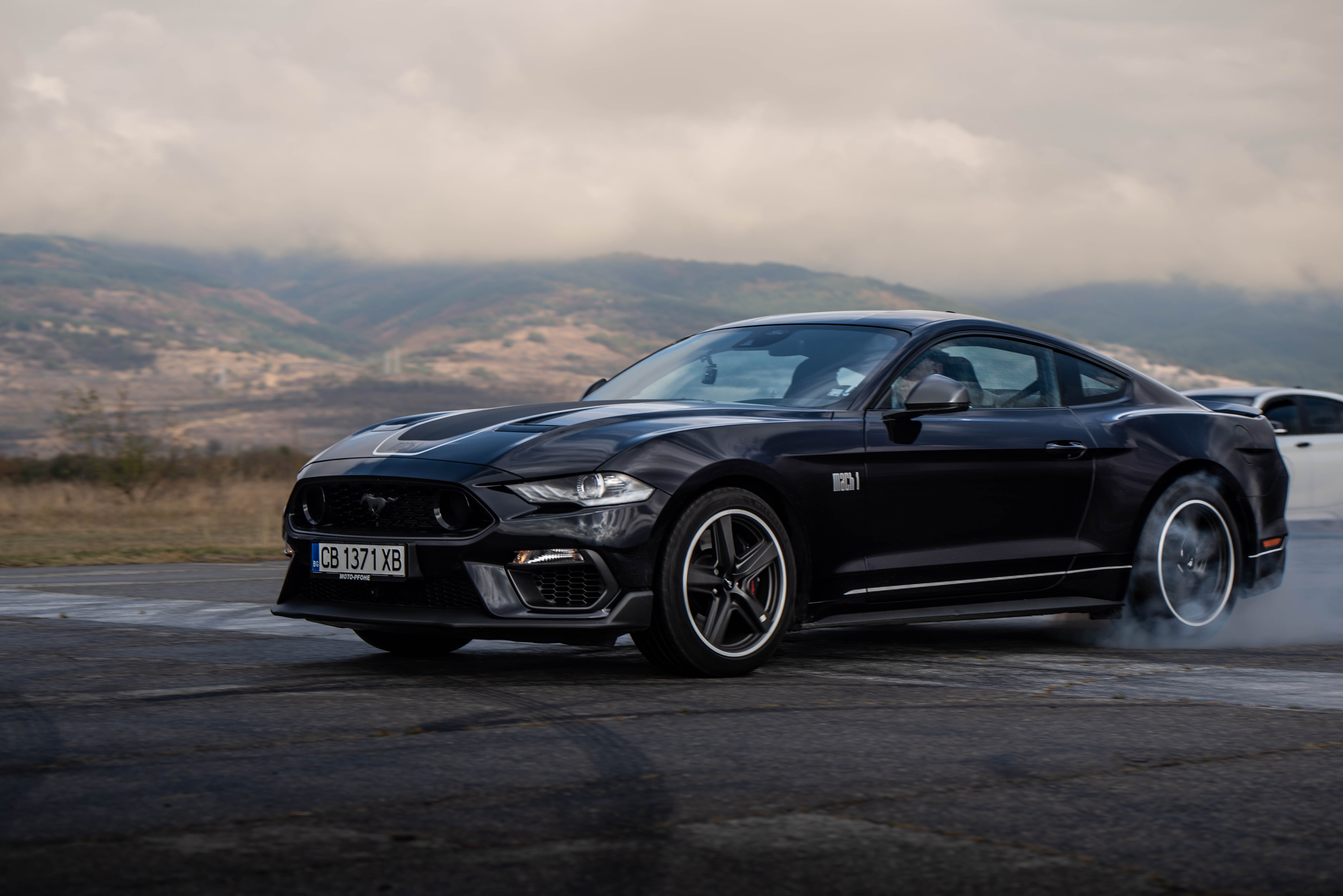 Ford Mustang Mach Е показа по-емоционално ускорение от Mustang Mach 1 с V8
