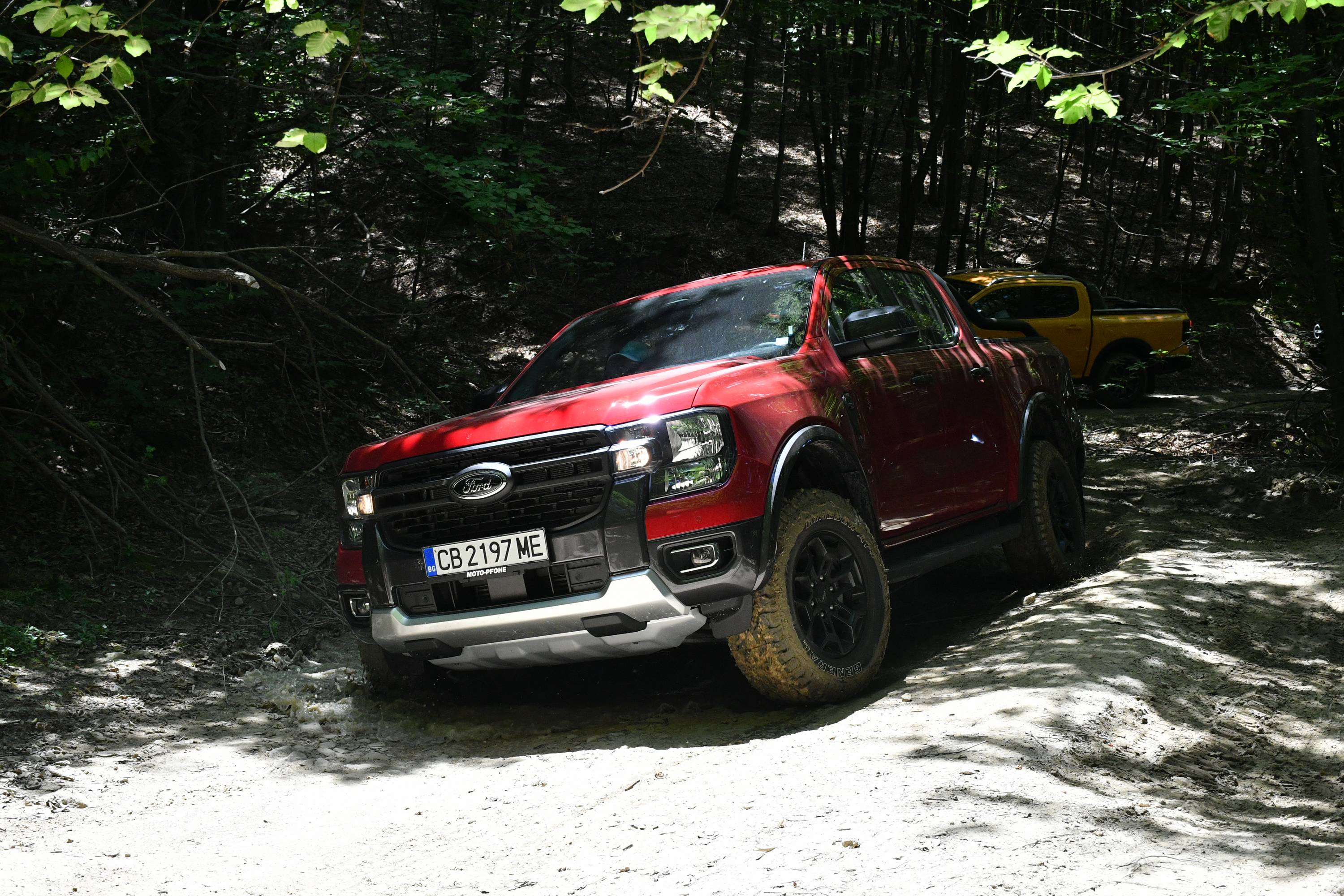 Караме офроудърите Ford Ranger и Bronco