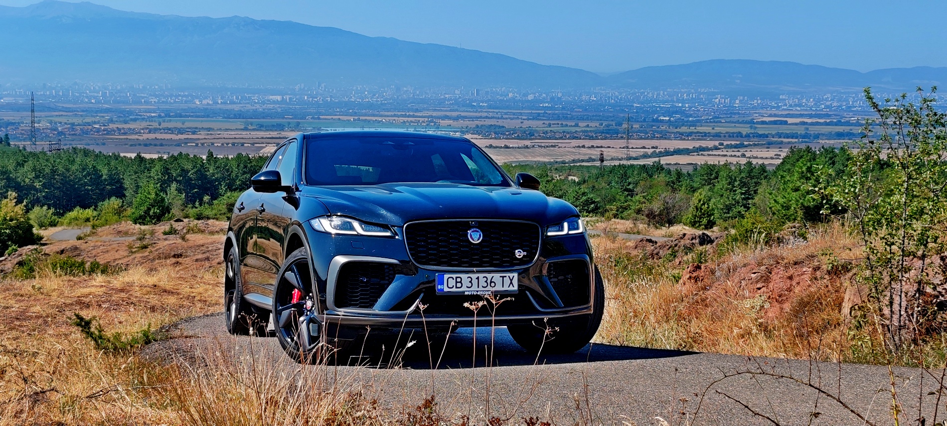 Караме топ версията Jaguar F-Pace SVR