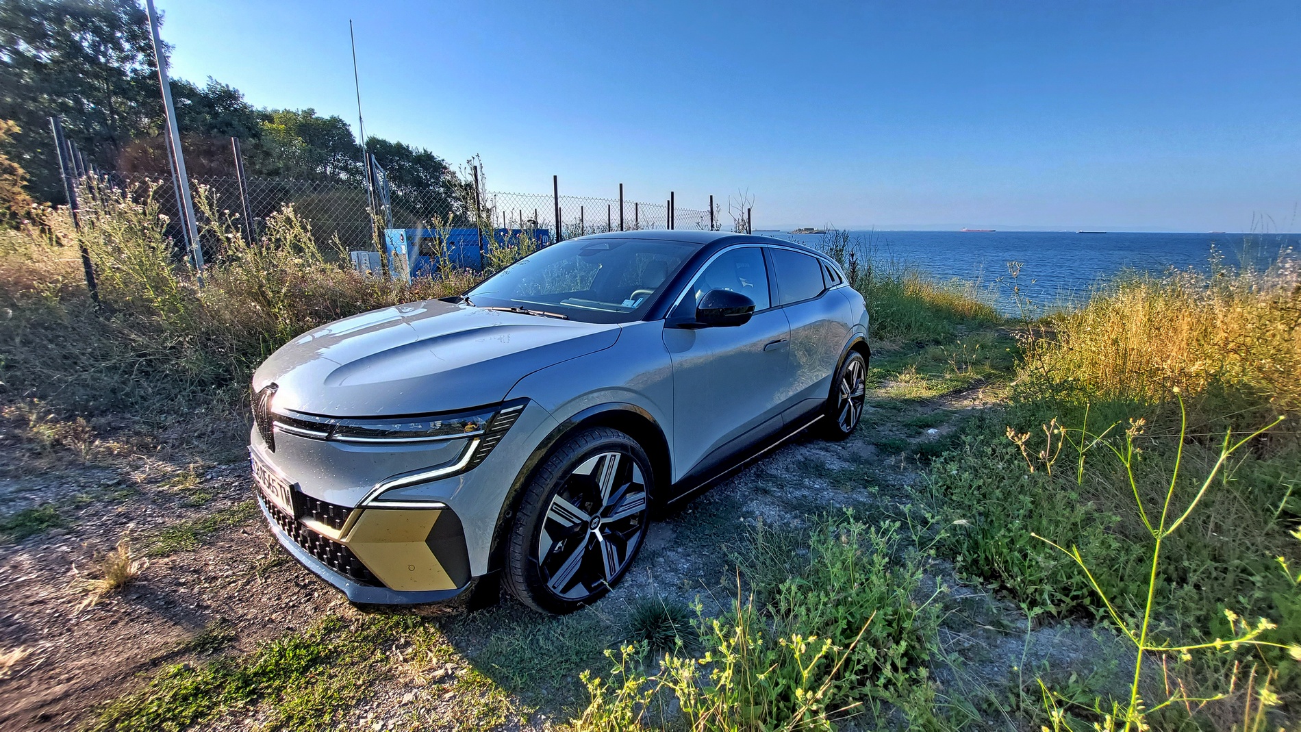 Как се държи електрическият Renault Megane на дълъг път