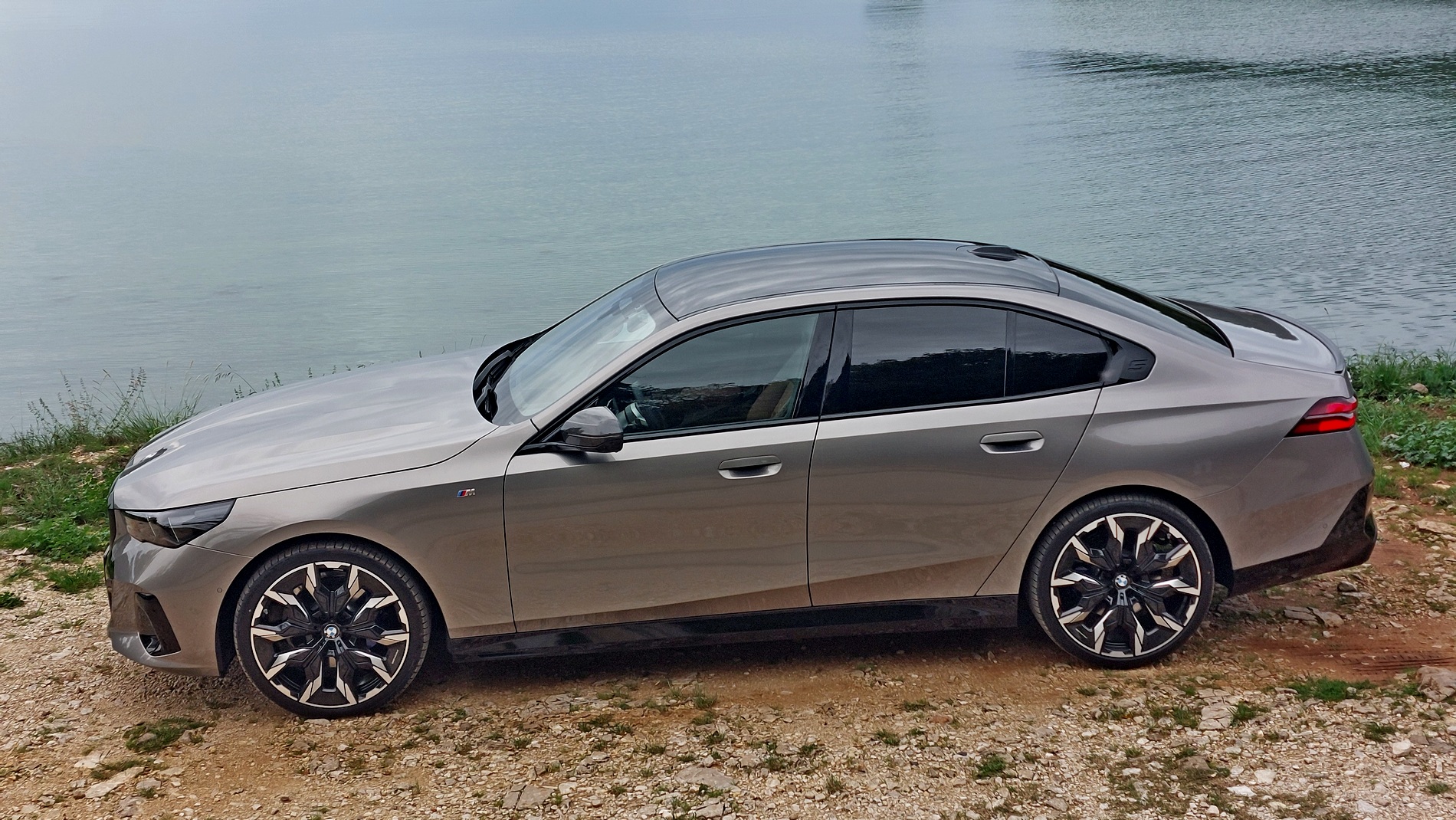 Караме новото поколение BMW Серия 5