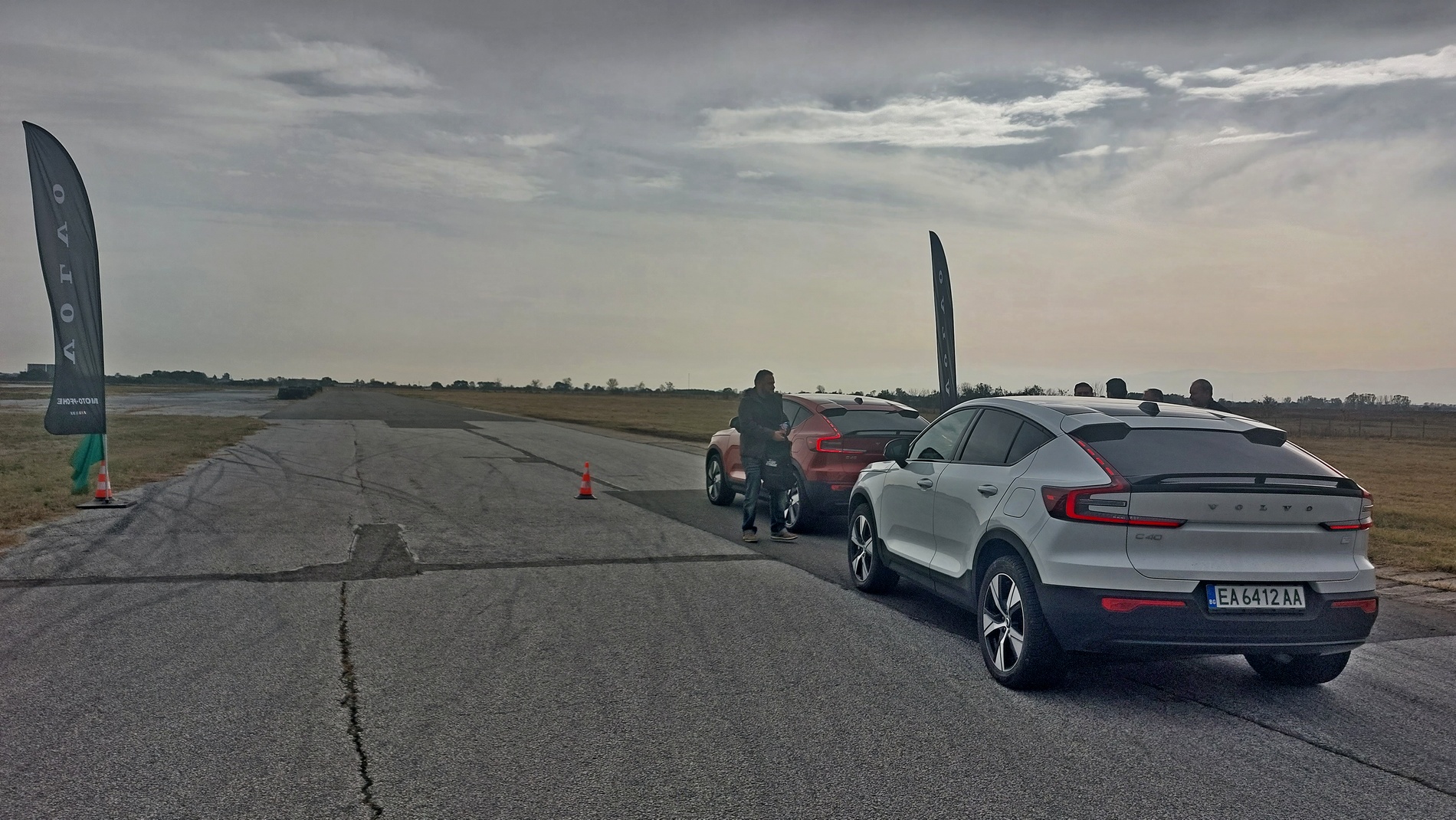 Караме фейслифта на Volvo C40 Rechage на драг
