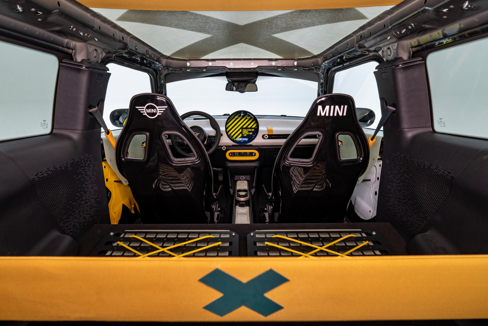 Моден бранд направи две концепции MINI JCW