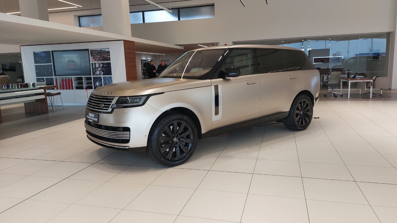 Range Rover SV с премиера в България