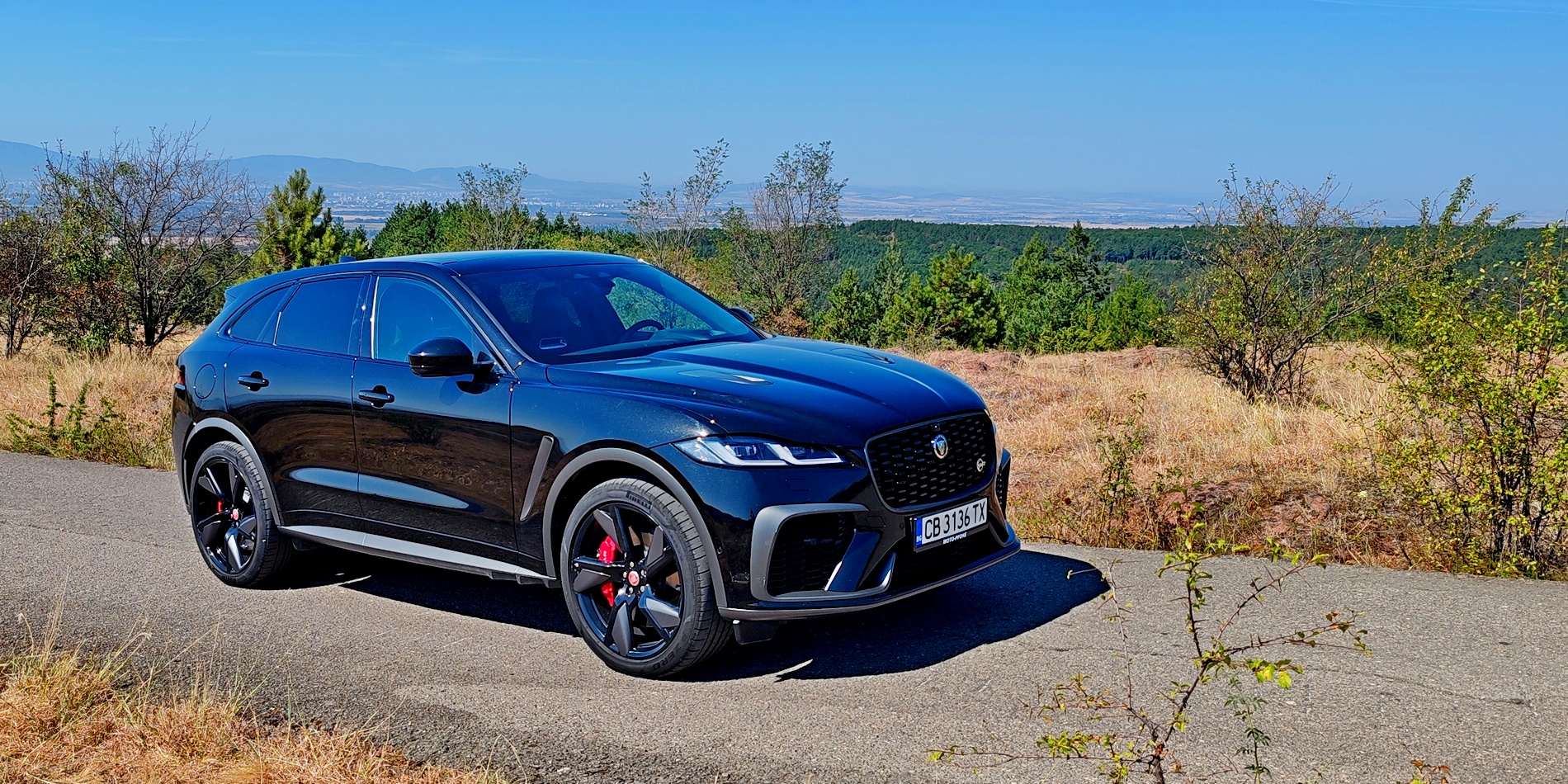 Караме топ версията Jaguar F-Pace SVR