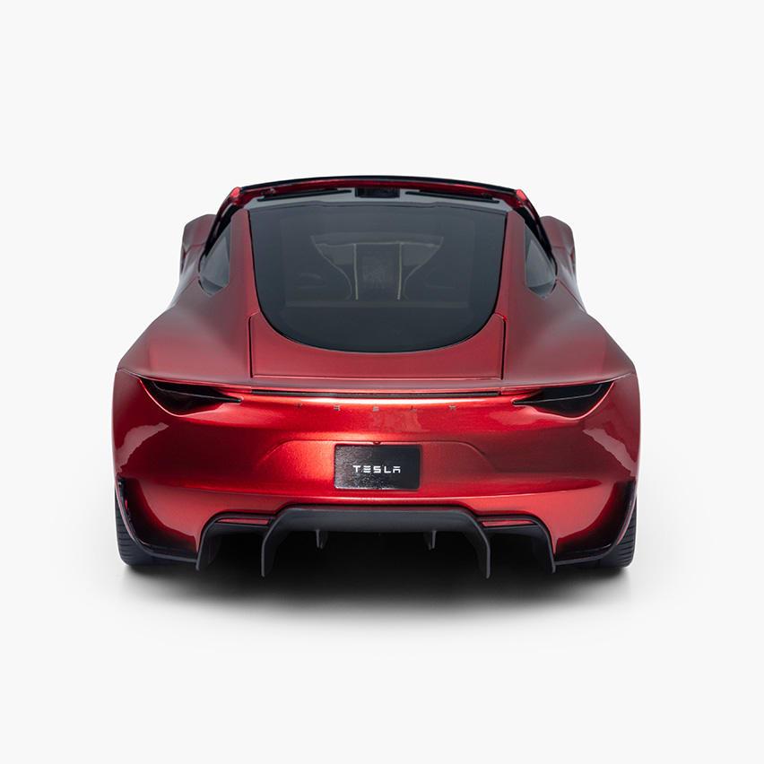 Tesla представи летящ Roadster