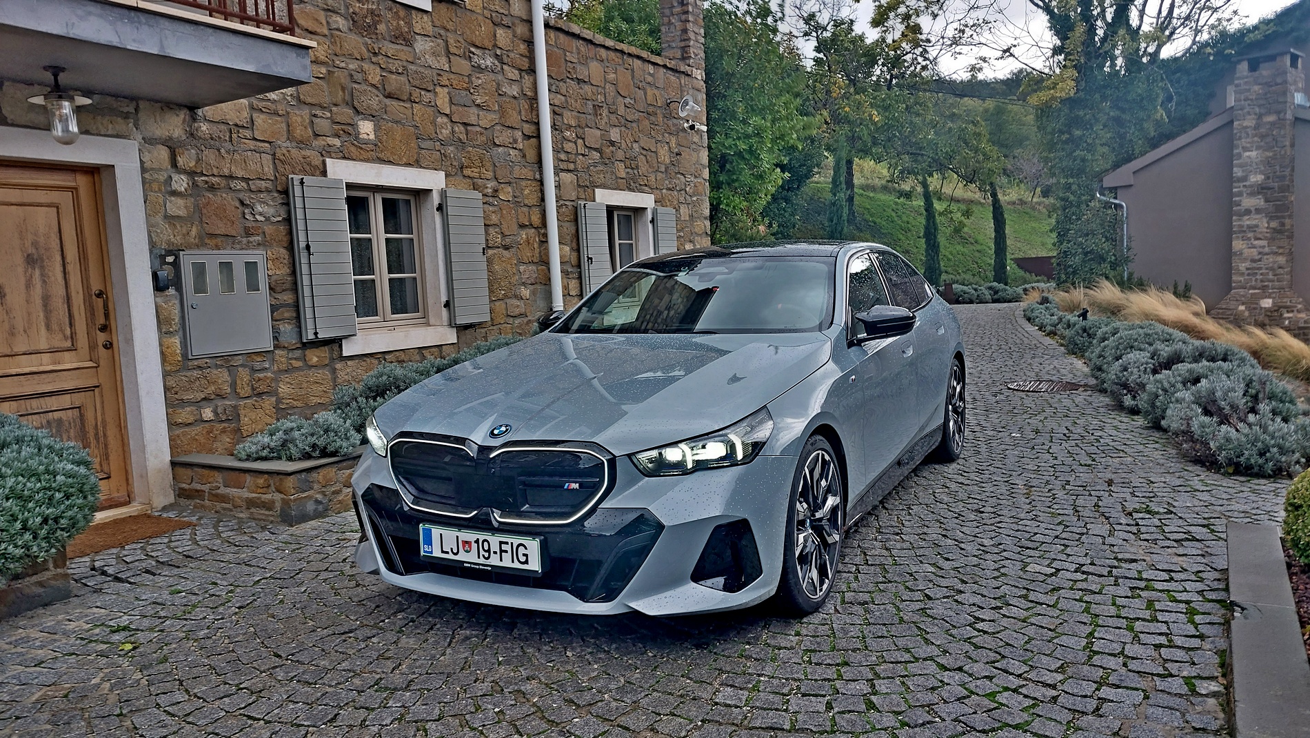 Караме новото поколение BMW Серия 5