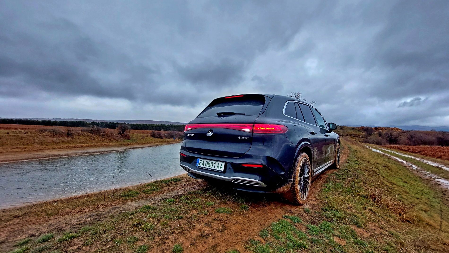 Караме електрическия Mercedes EQS SUV