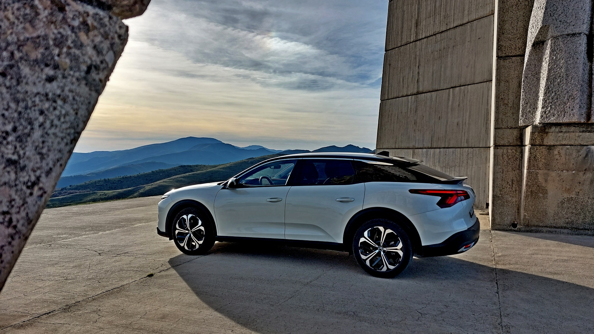 Караме Citroën C5 във вариант хибрид и SUV