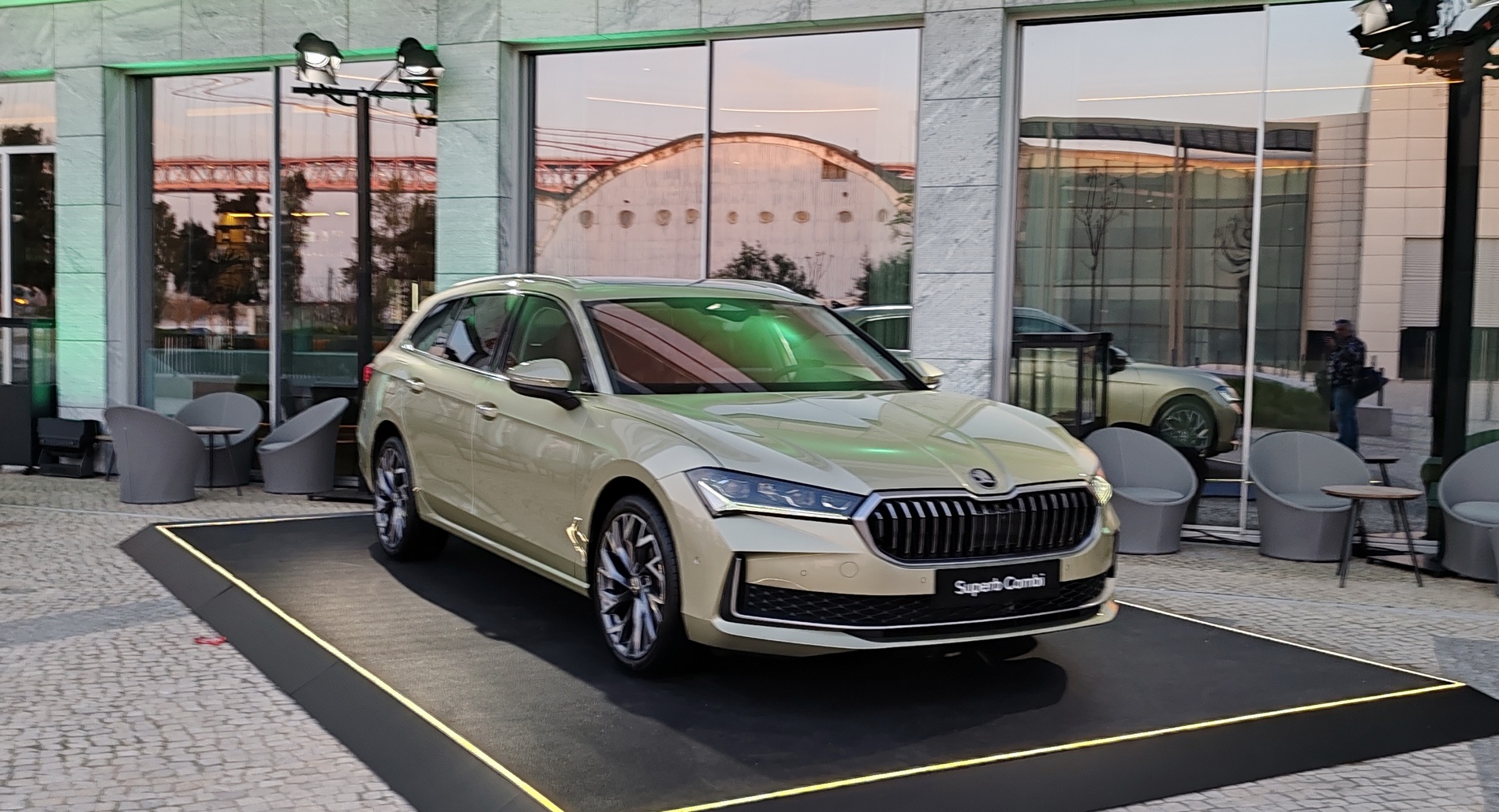 Караме новото поколение Škoda Superb Combi