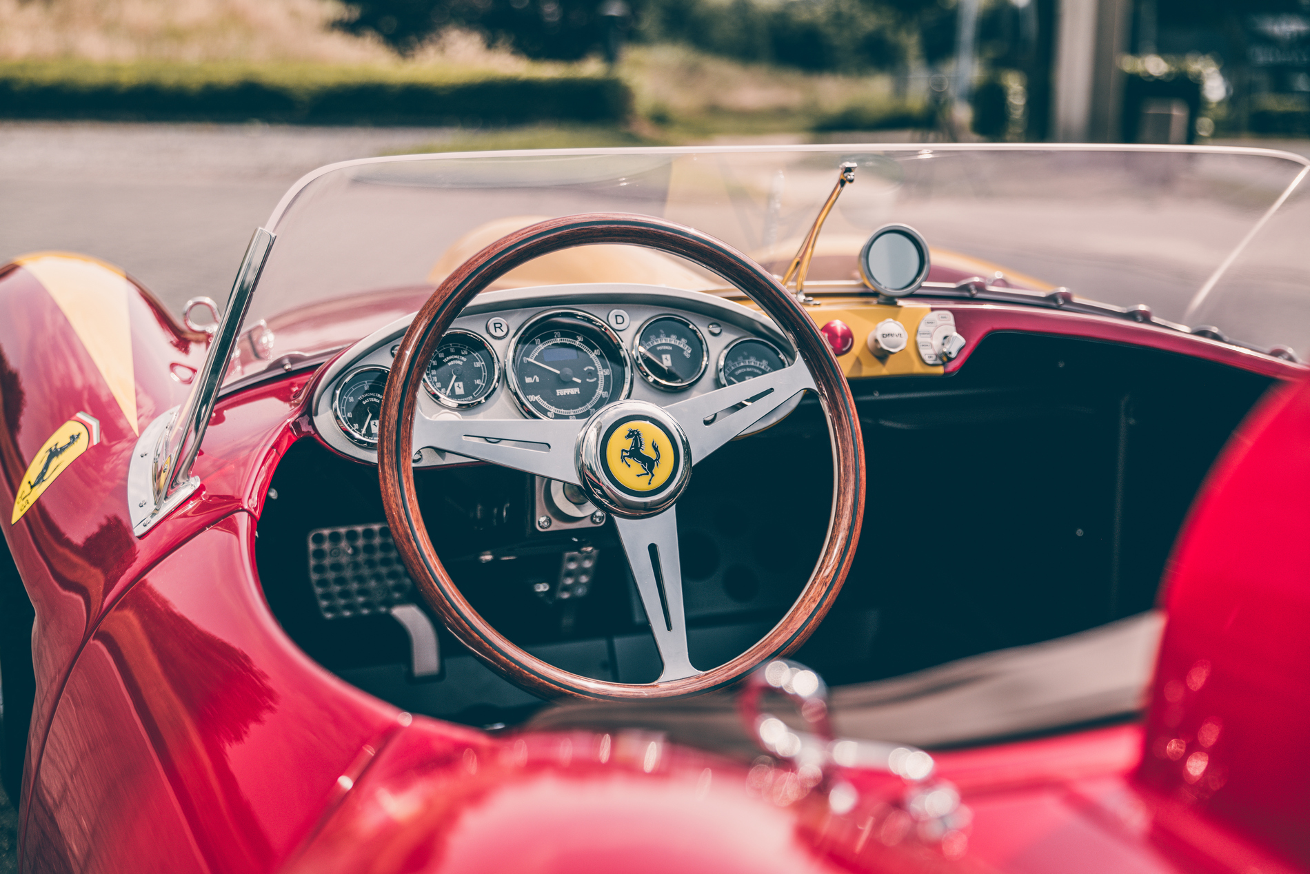 Има нова Ferrari Testa Rossa, но е електрическа и в мащаб 75%