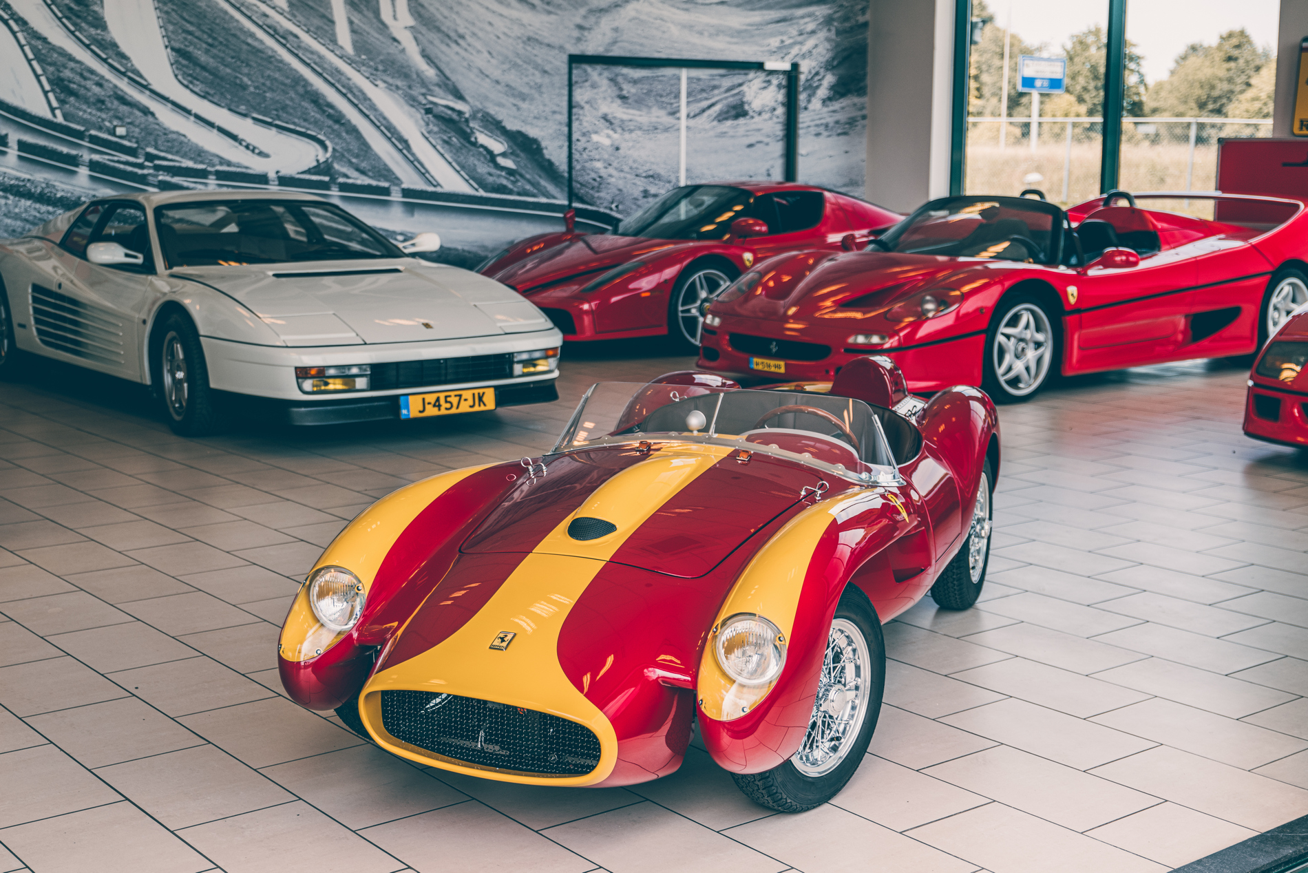 Има нова Ferrari Testa Rossa, но е електрическа и в мащаб 75%