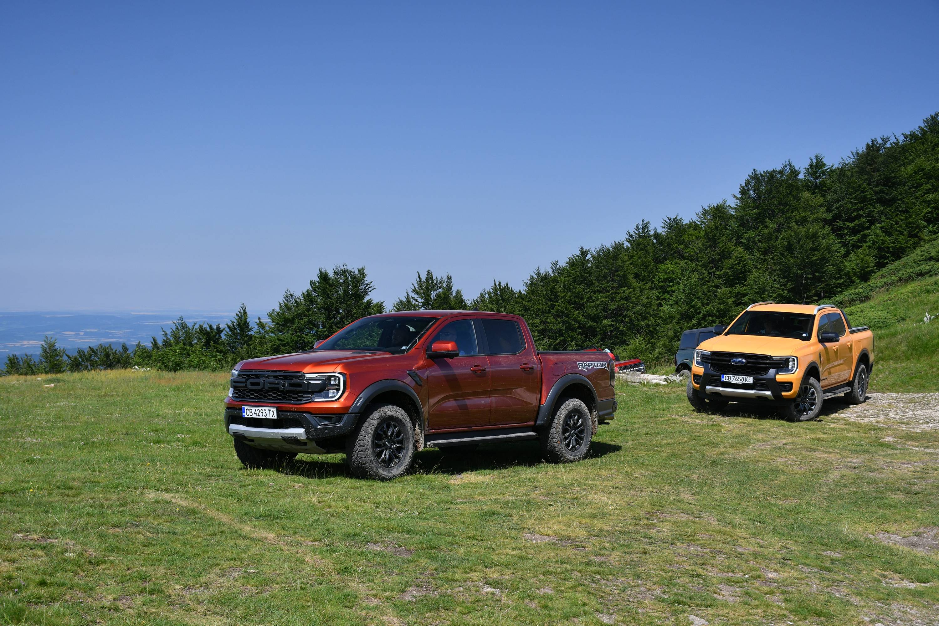 Караме офроудърите Ford Ranger и Bronco