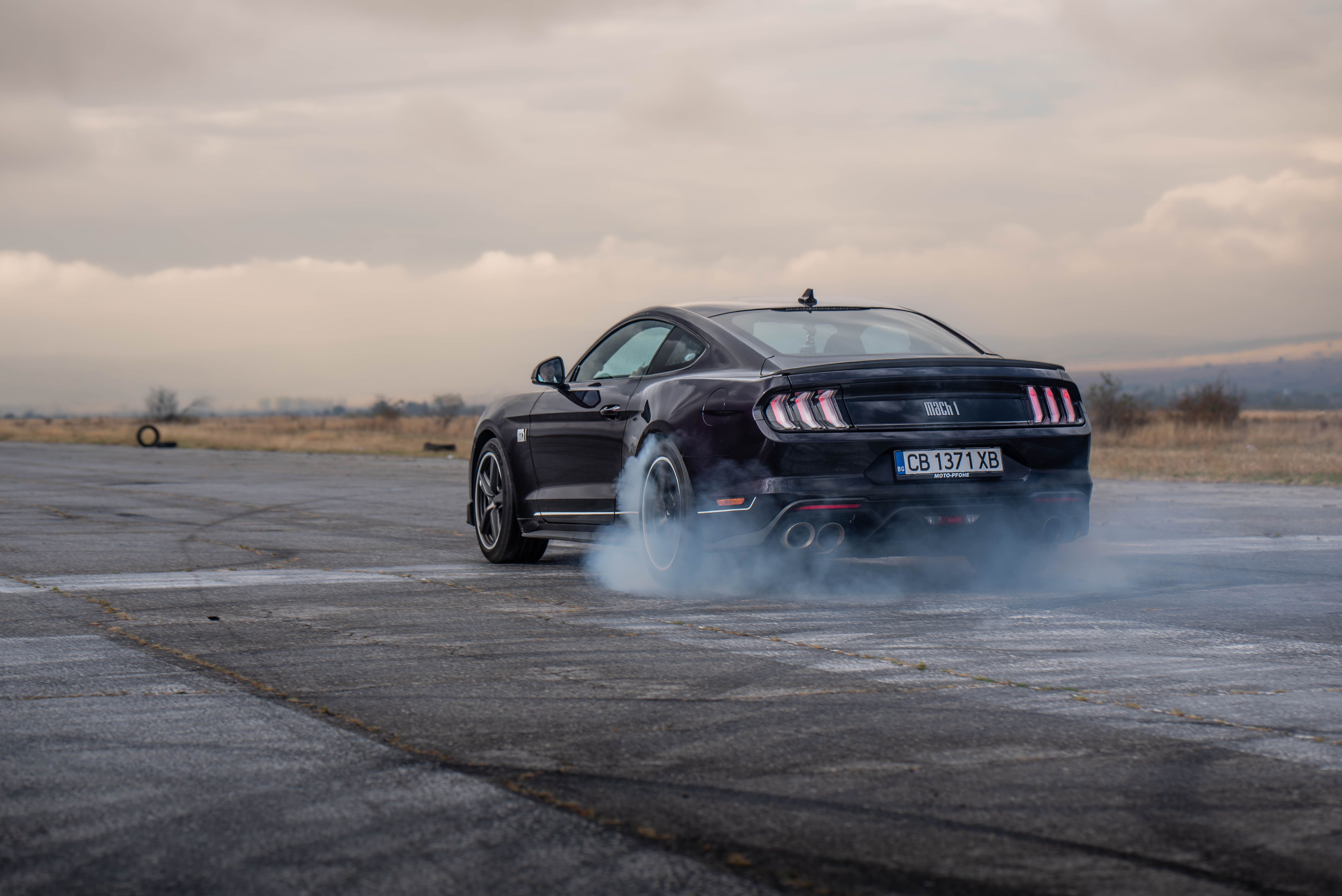 Ford Mustang Mach Е показа по-емоционално ускорение от Mustang Mach 1 с V8
