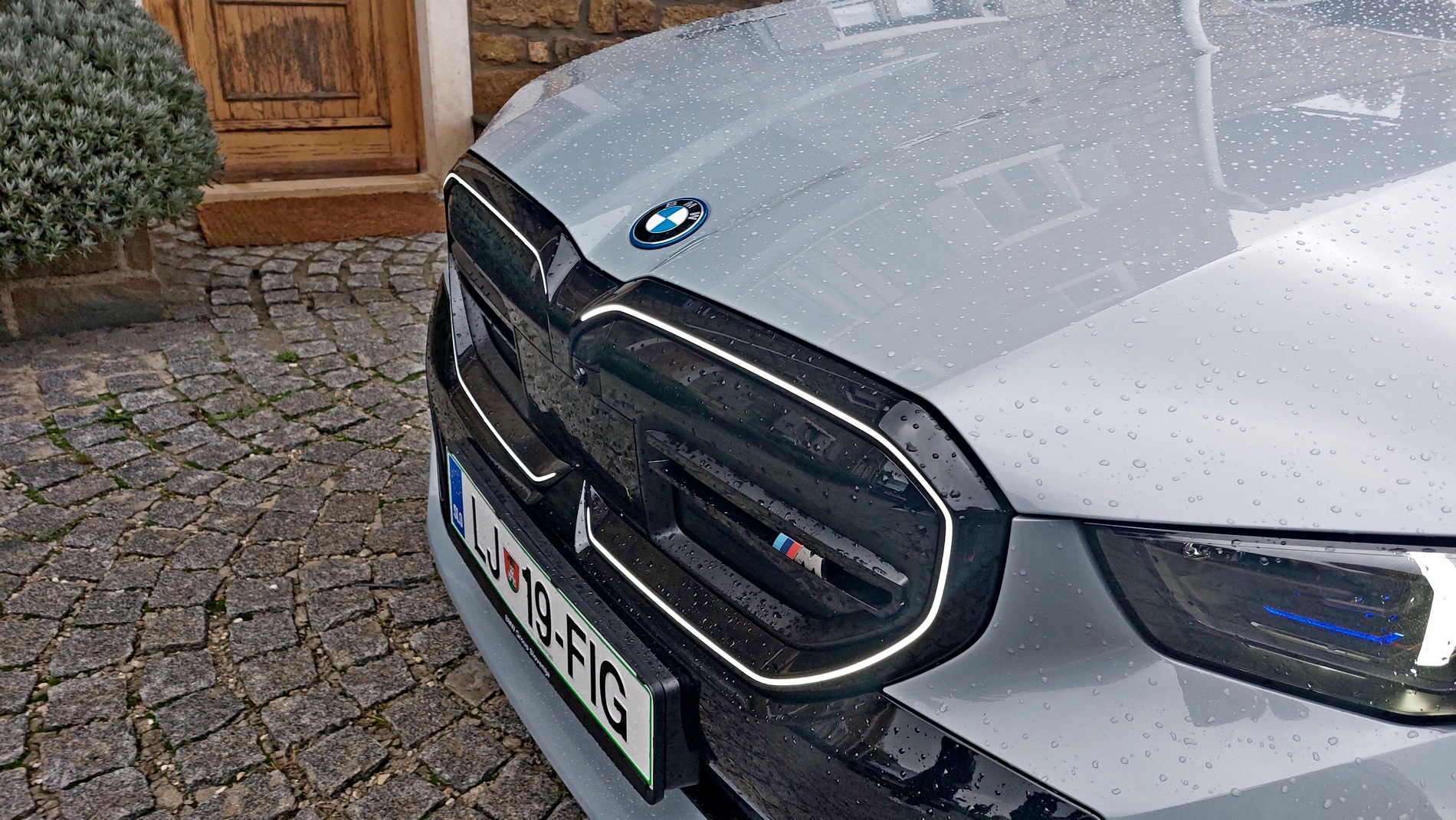 Караме новото поколение BMW Серия 5