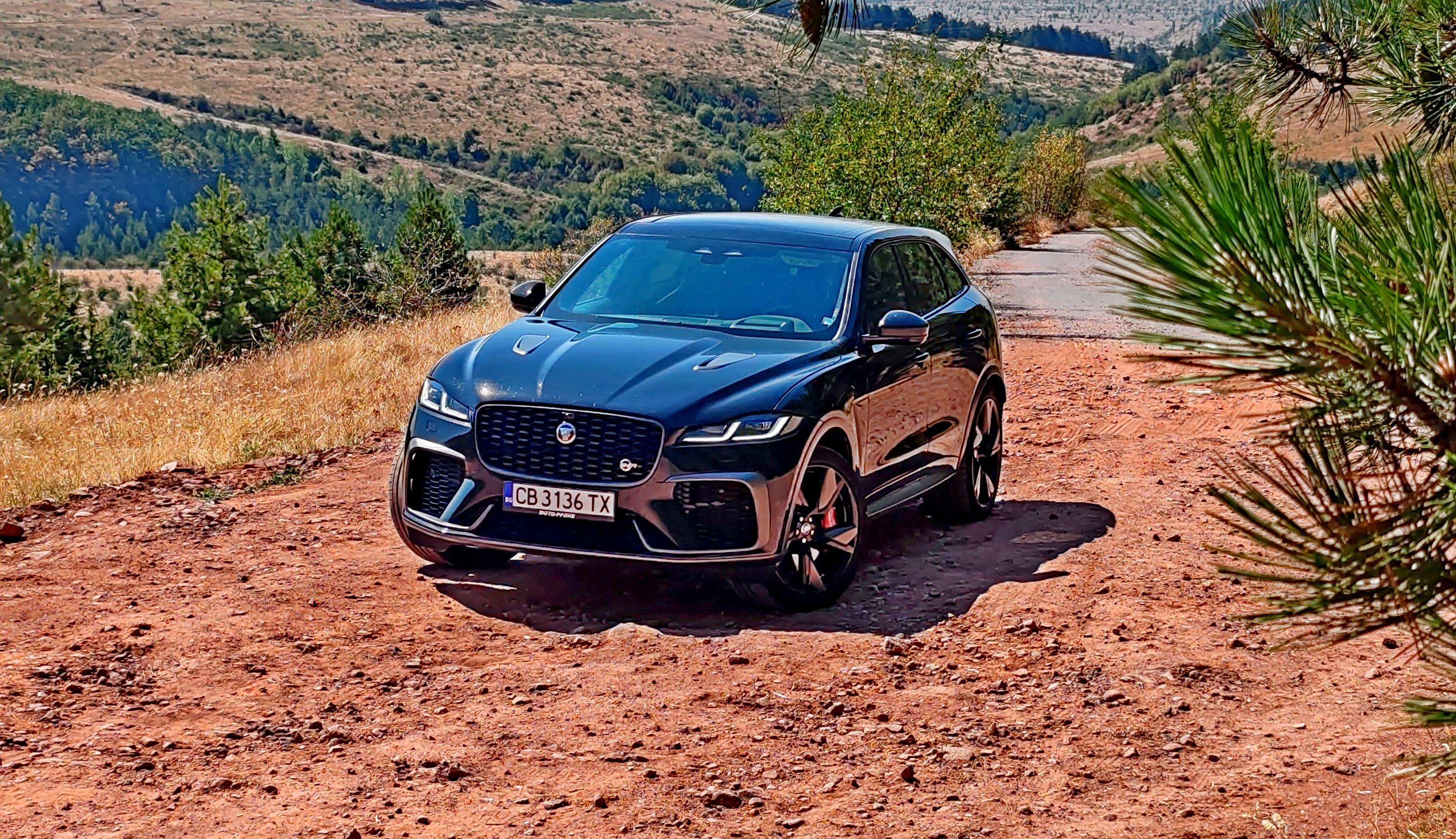 Караме топ версията Jaguar F-Pace SVR