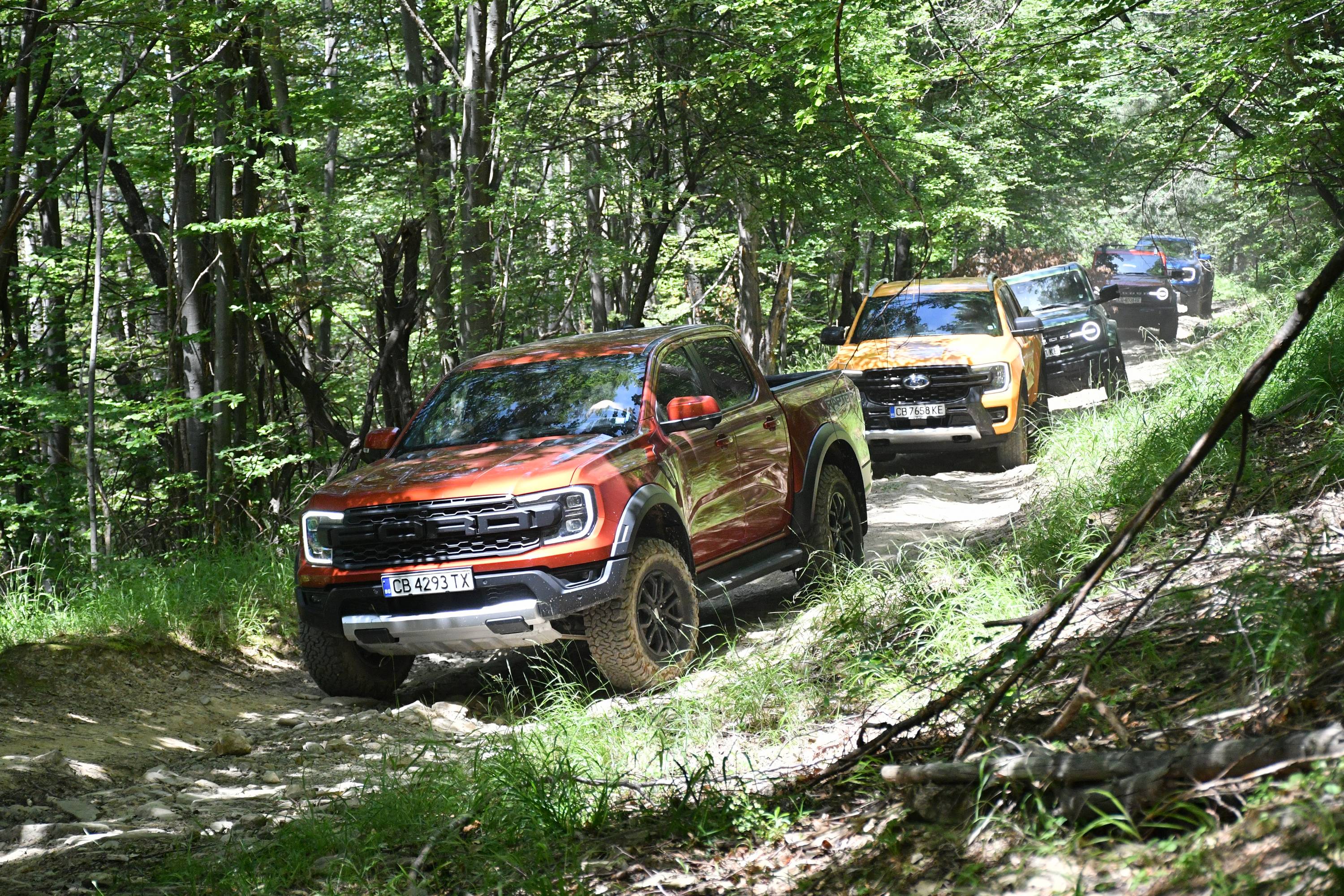 Караме офроудърите Ford Ranger и Bronco