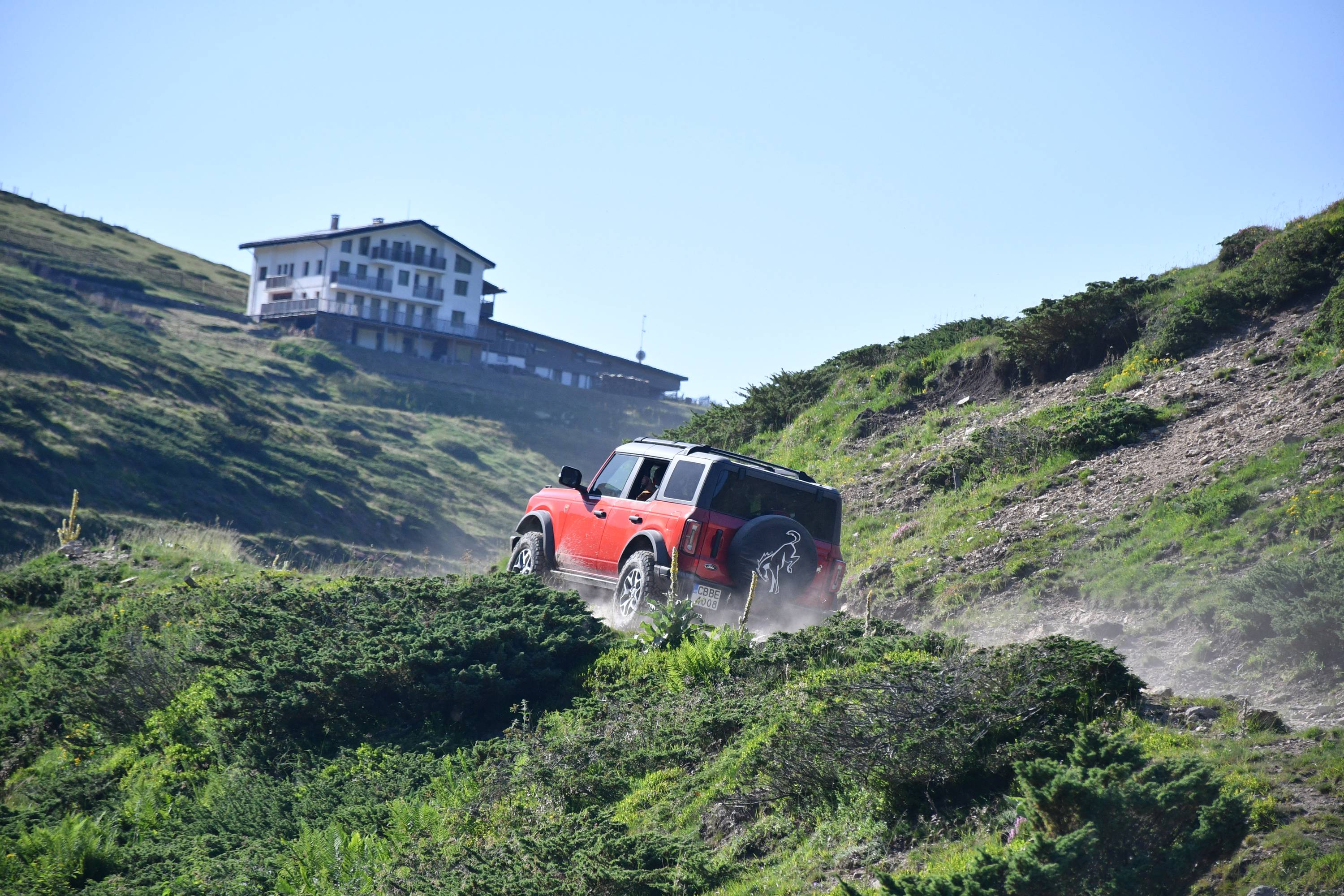 Караме офроудърите Ford Ranger и Bronco