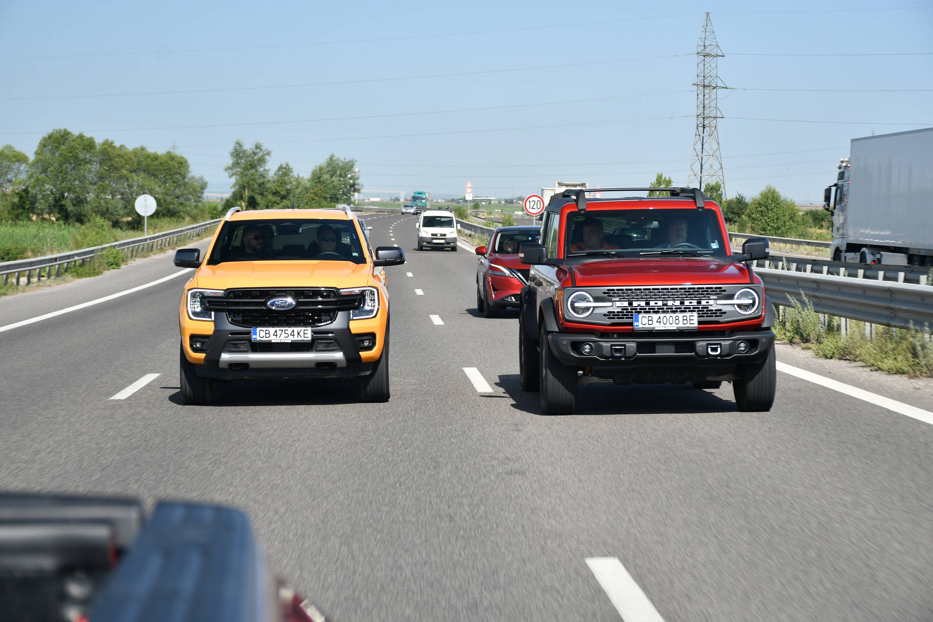 Караме офроудърите Ford Ranger и Bronco