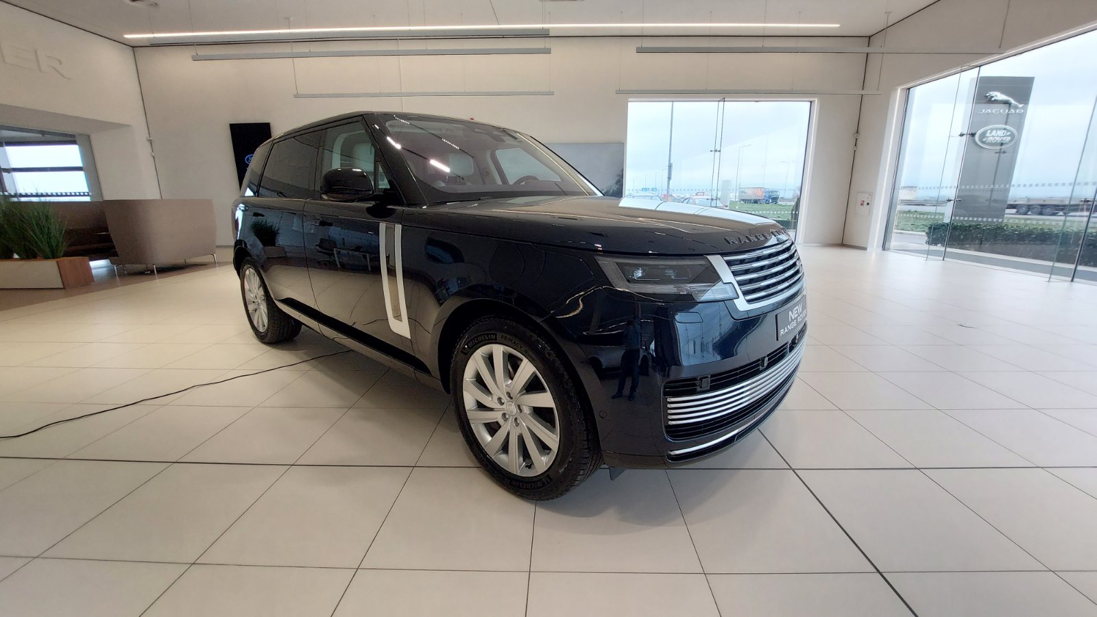 Range Rover SV с премиера в България