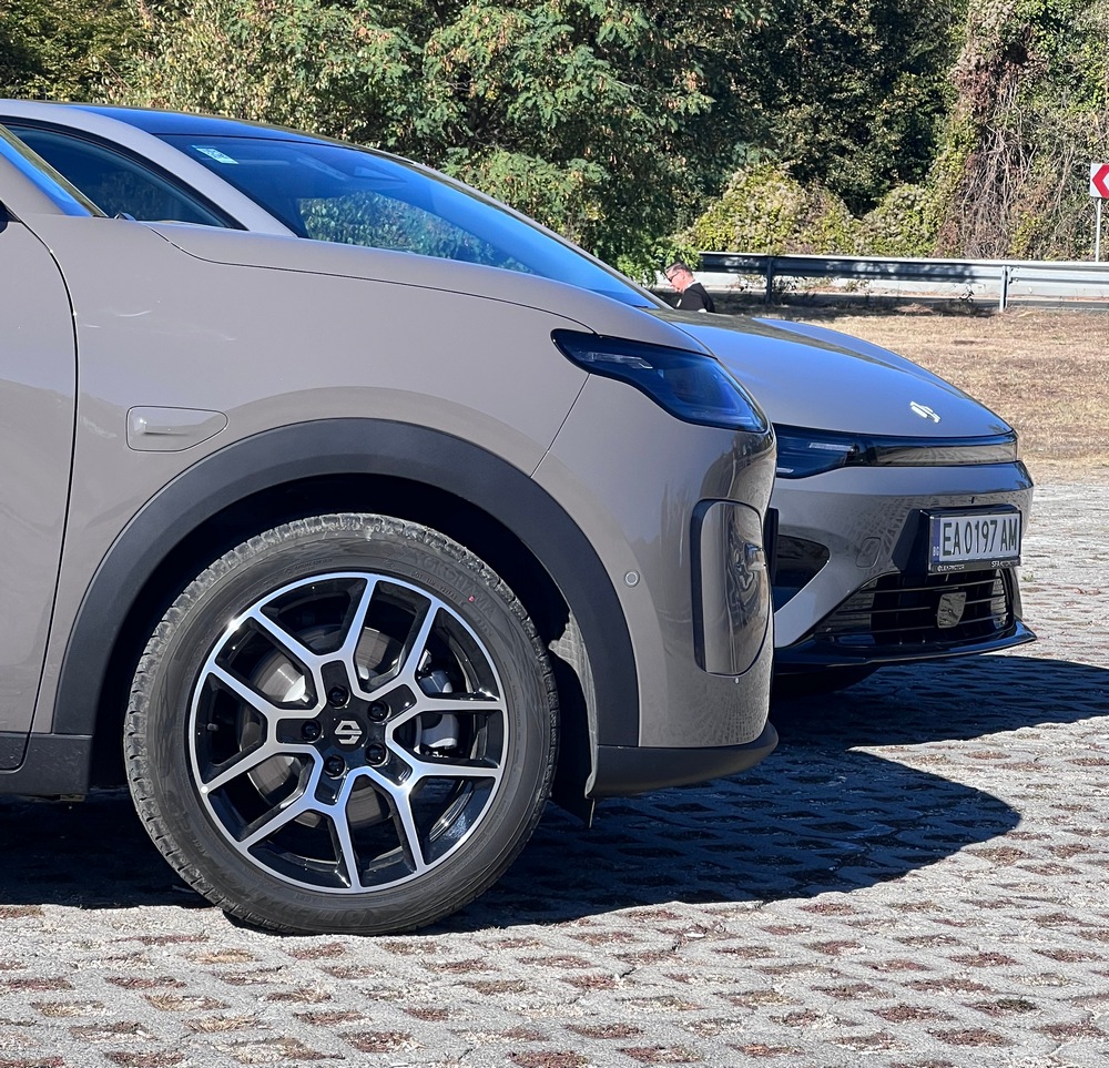Караме електрическите Leapmotor B05 и B03X