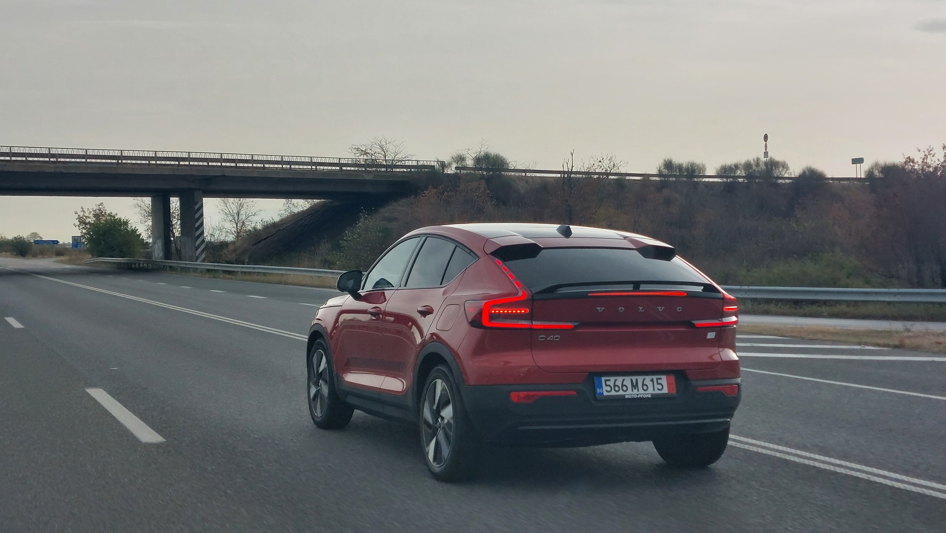 Караме фейслифта на Volvo C40 Rechage на драг