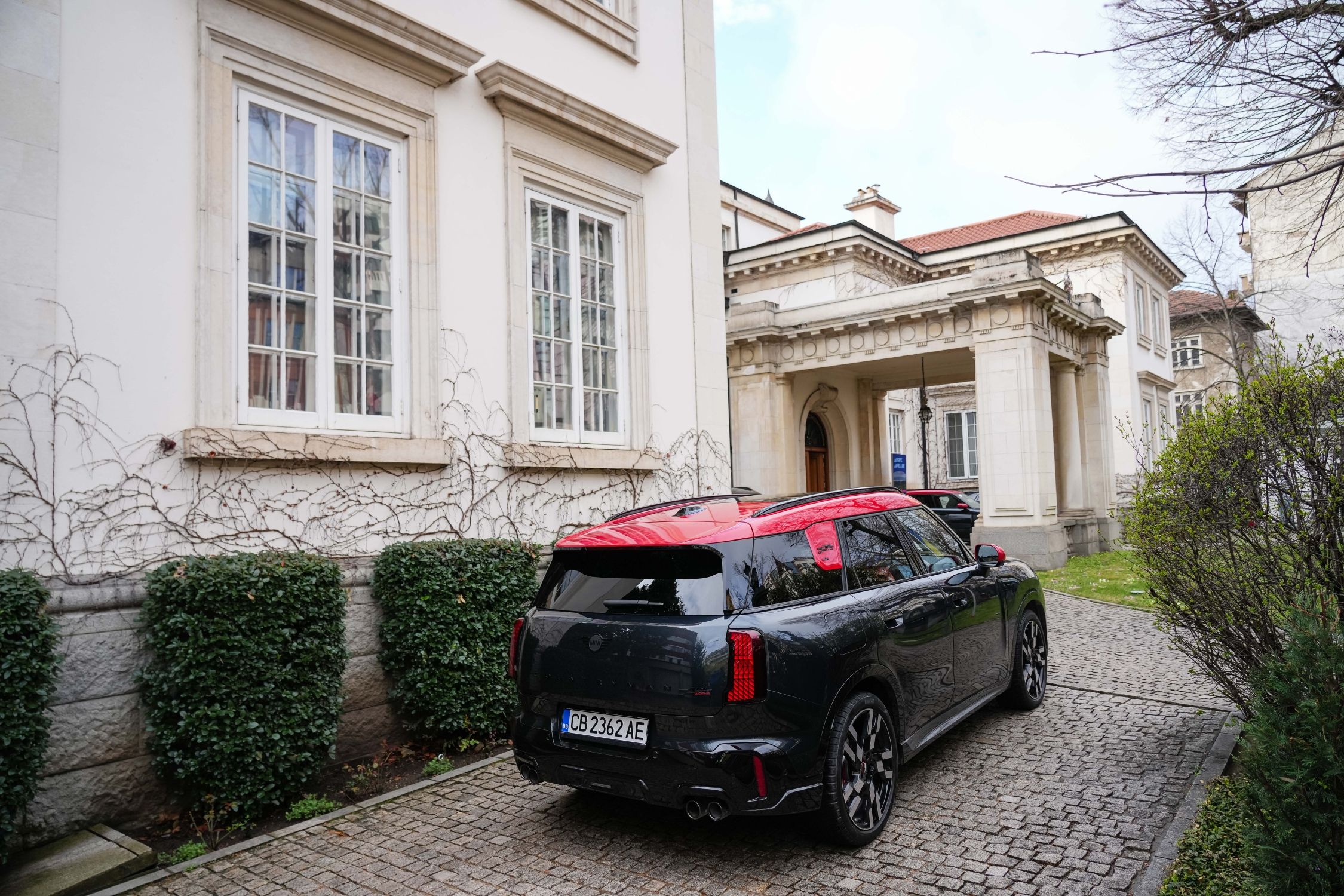 MINI Countryman JCW е бутон за забавления