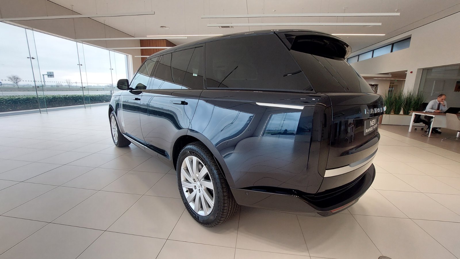 Range Rover SV с премиера в България
