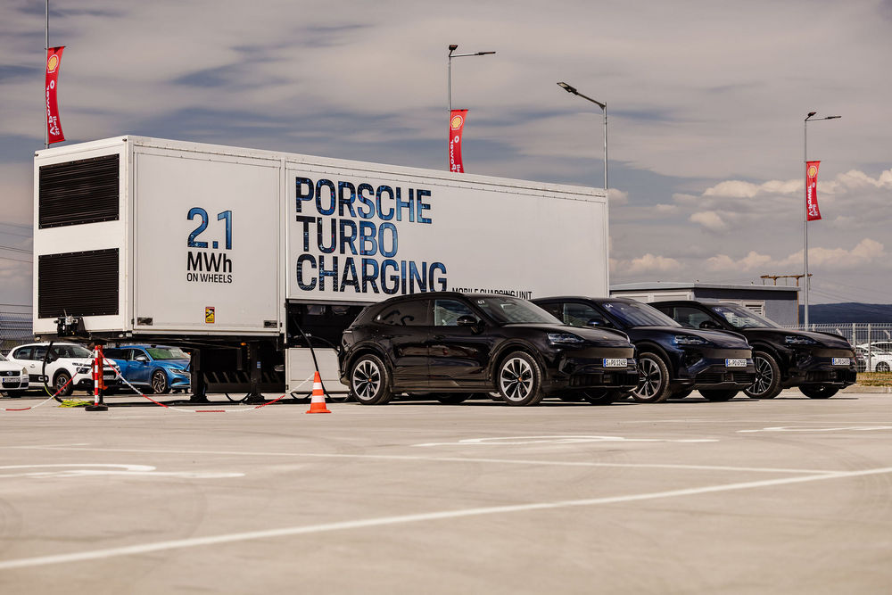 Караме електрическия Porsche Cayenne