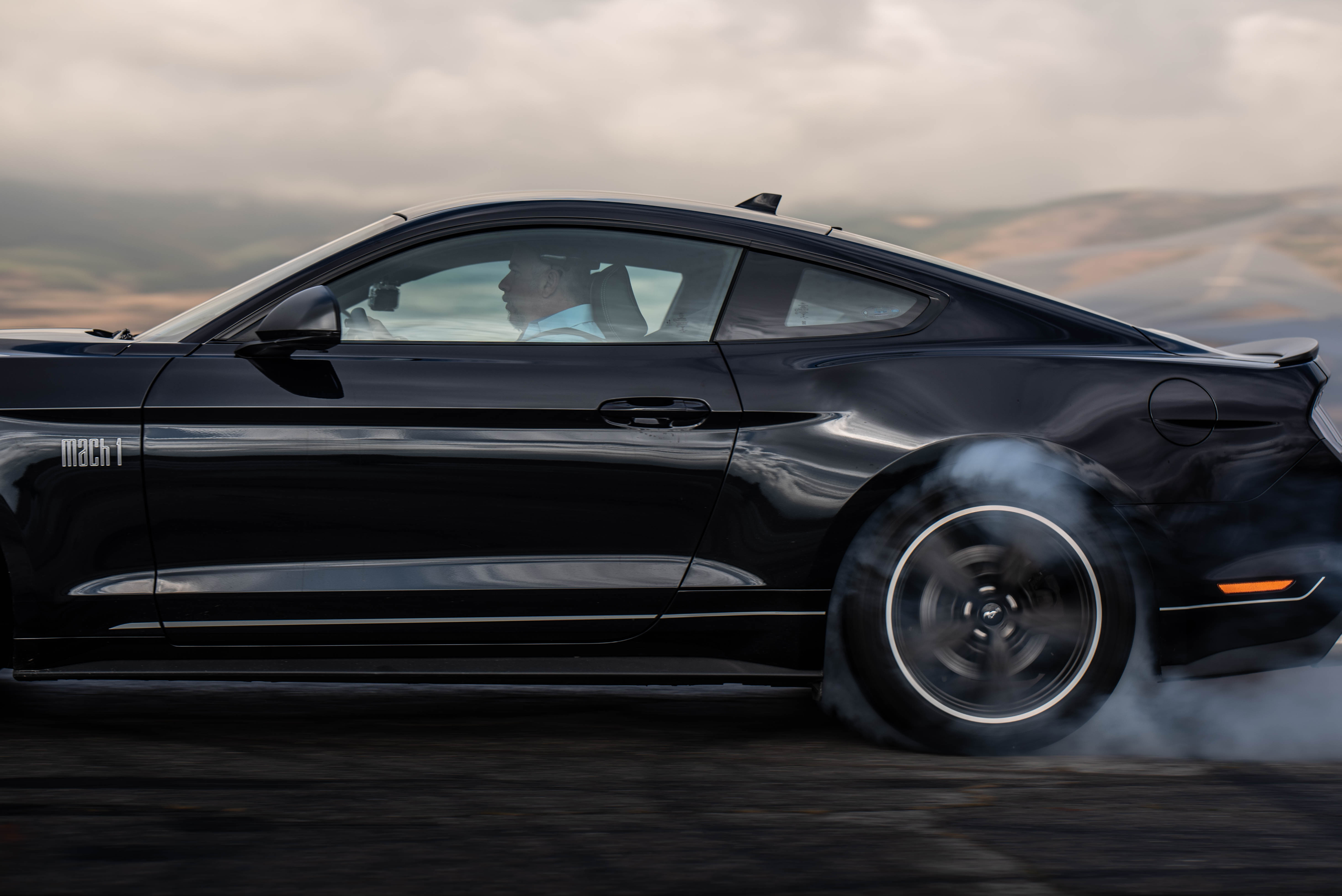 Ford Mustang Mach Е показа по-емоционално ускорение от Mustang Mach 1 с V8