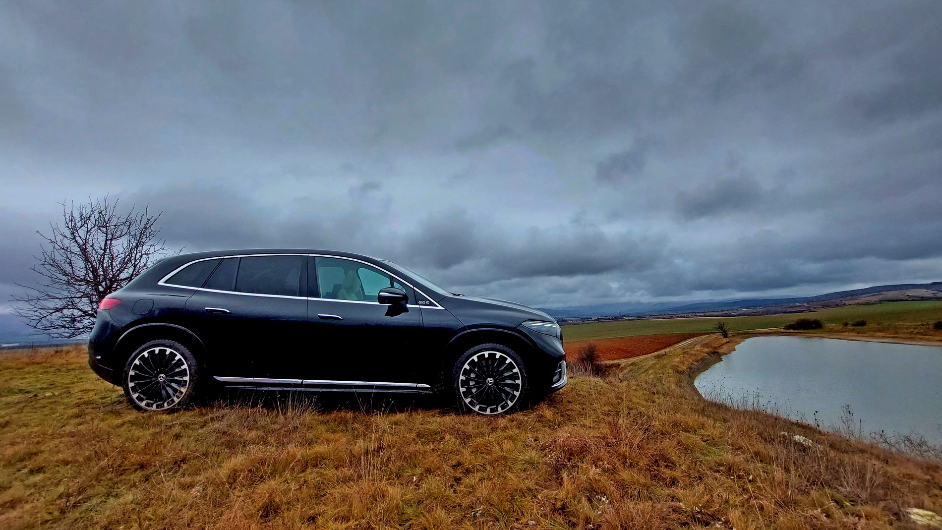 Караме електрическия Mercedes EQS SUV