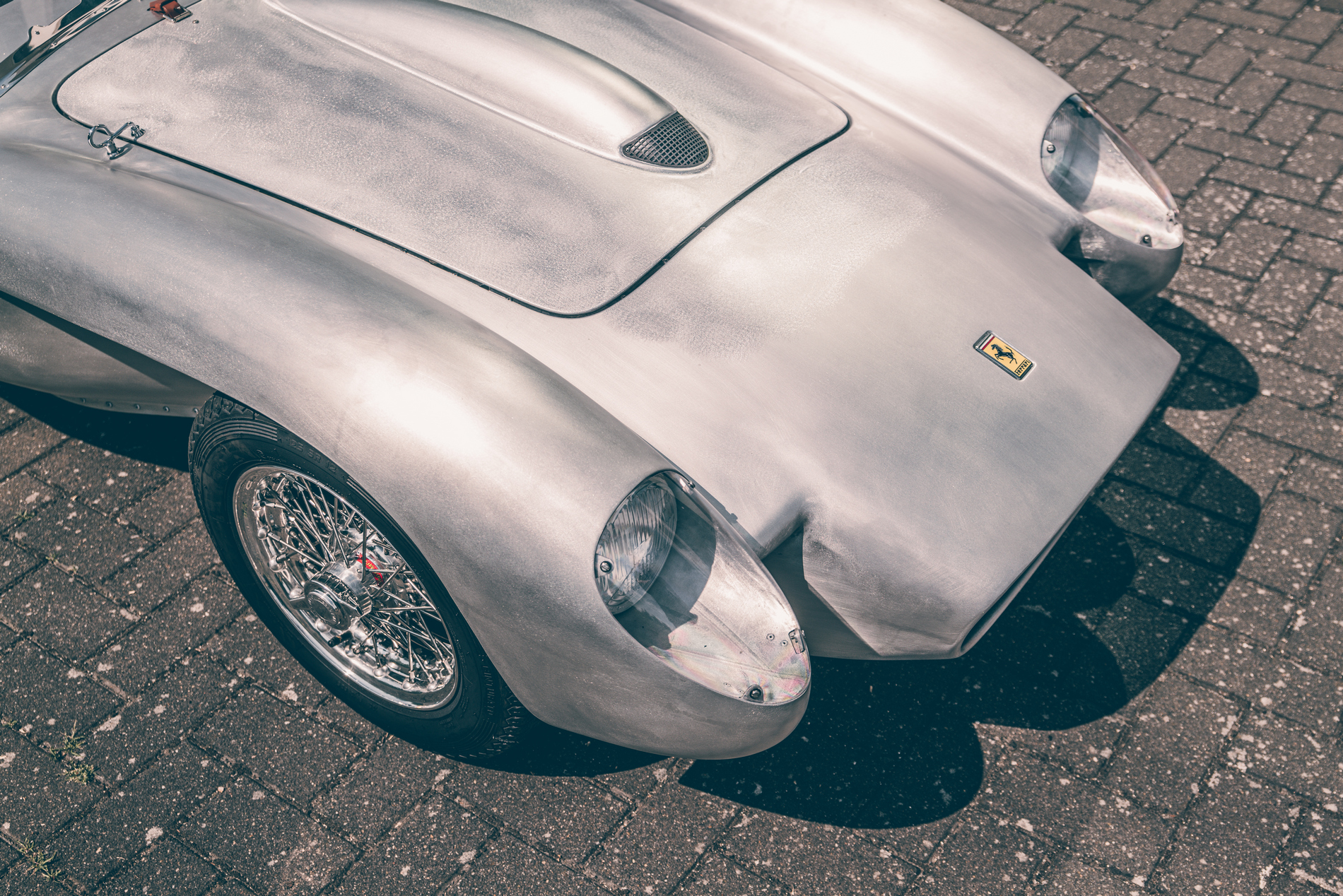Има нова Ferrari Testa Rossa, но е електрическа и в мащаб 75%