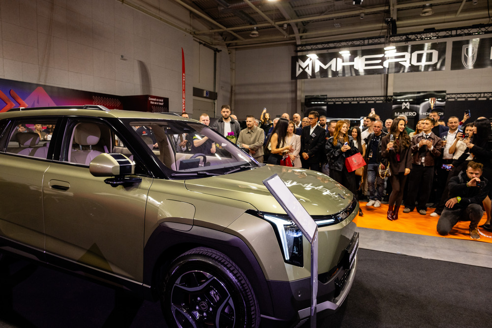 Две премиери за Dongfeng